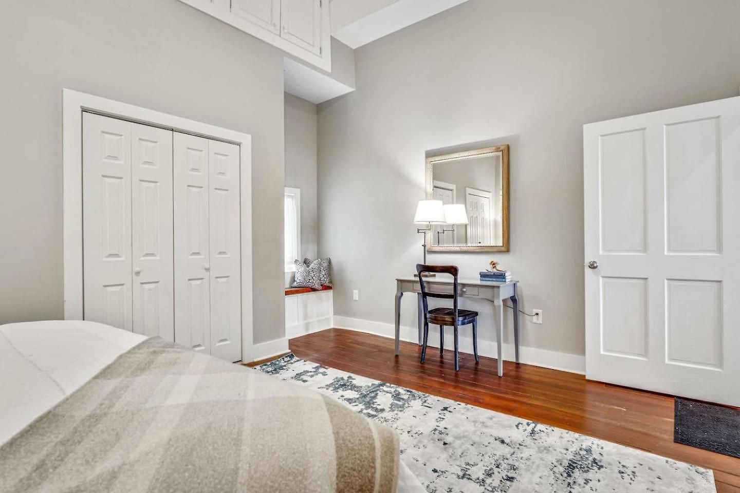 Magazine St Balcony Condo W Private Entrance