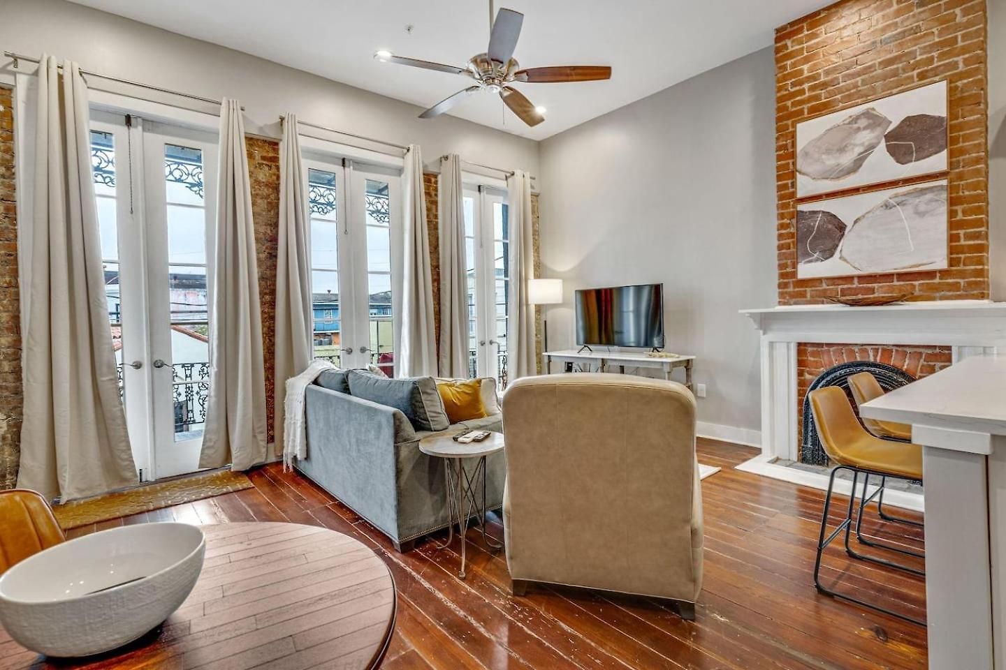 Magazine St Balcony Condo W Private Entrance