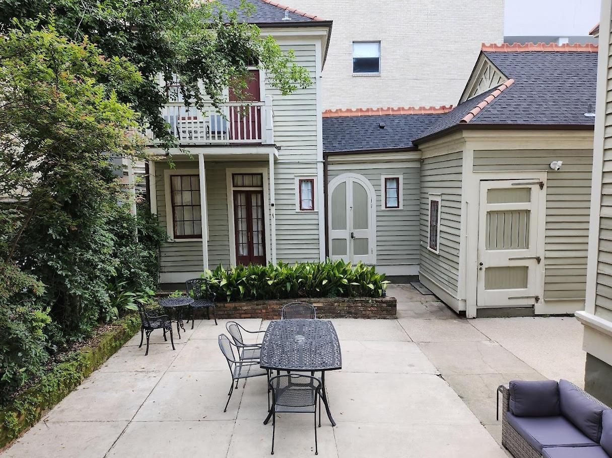 Guest house Walker Mansion On St Charles Ave - Unit 2 3*
