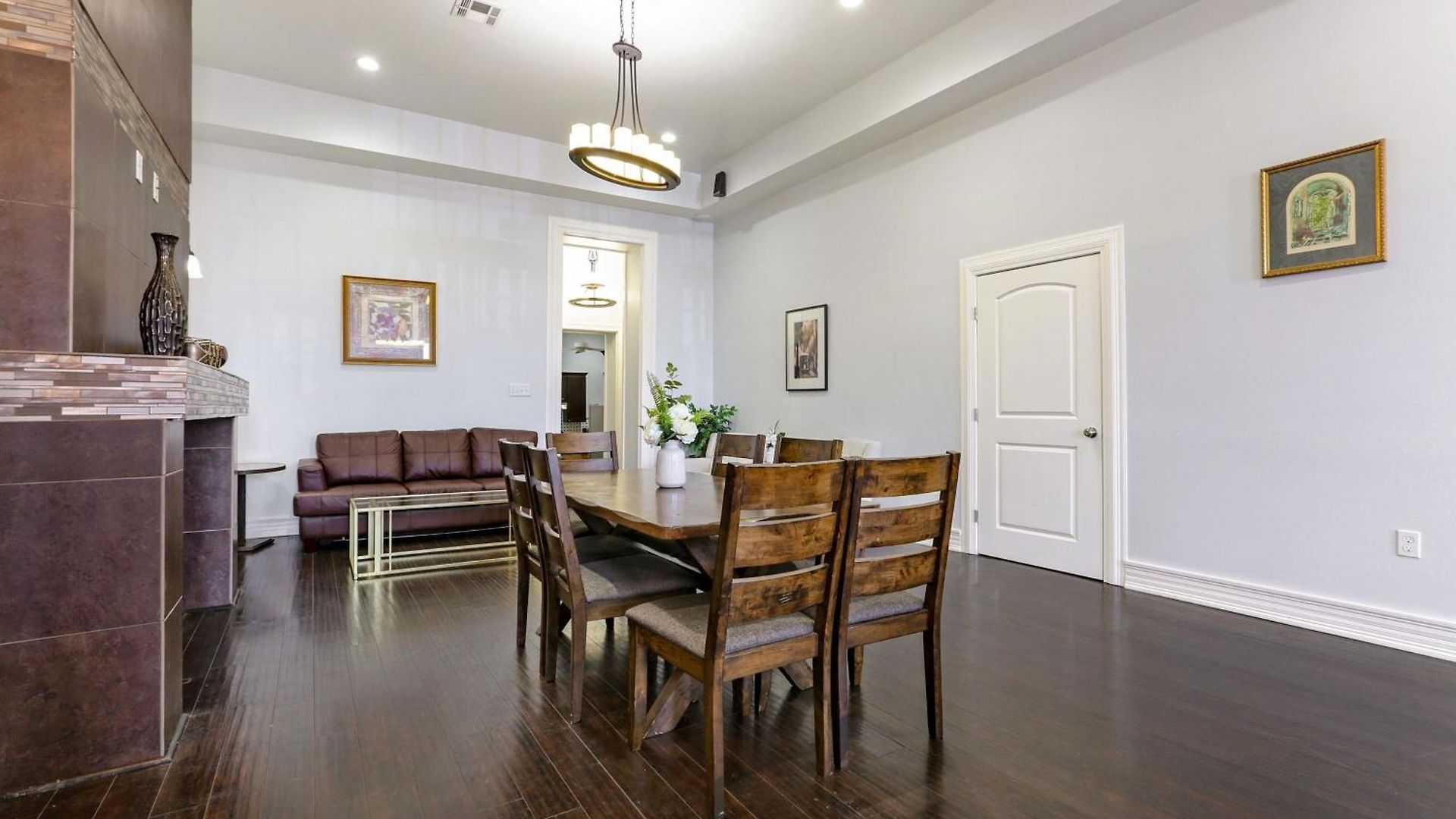 Spacious On Carondelet Street Close To The French Quarter *