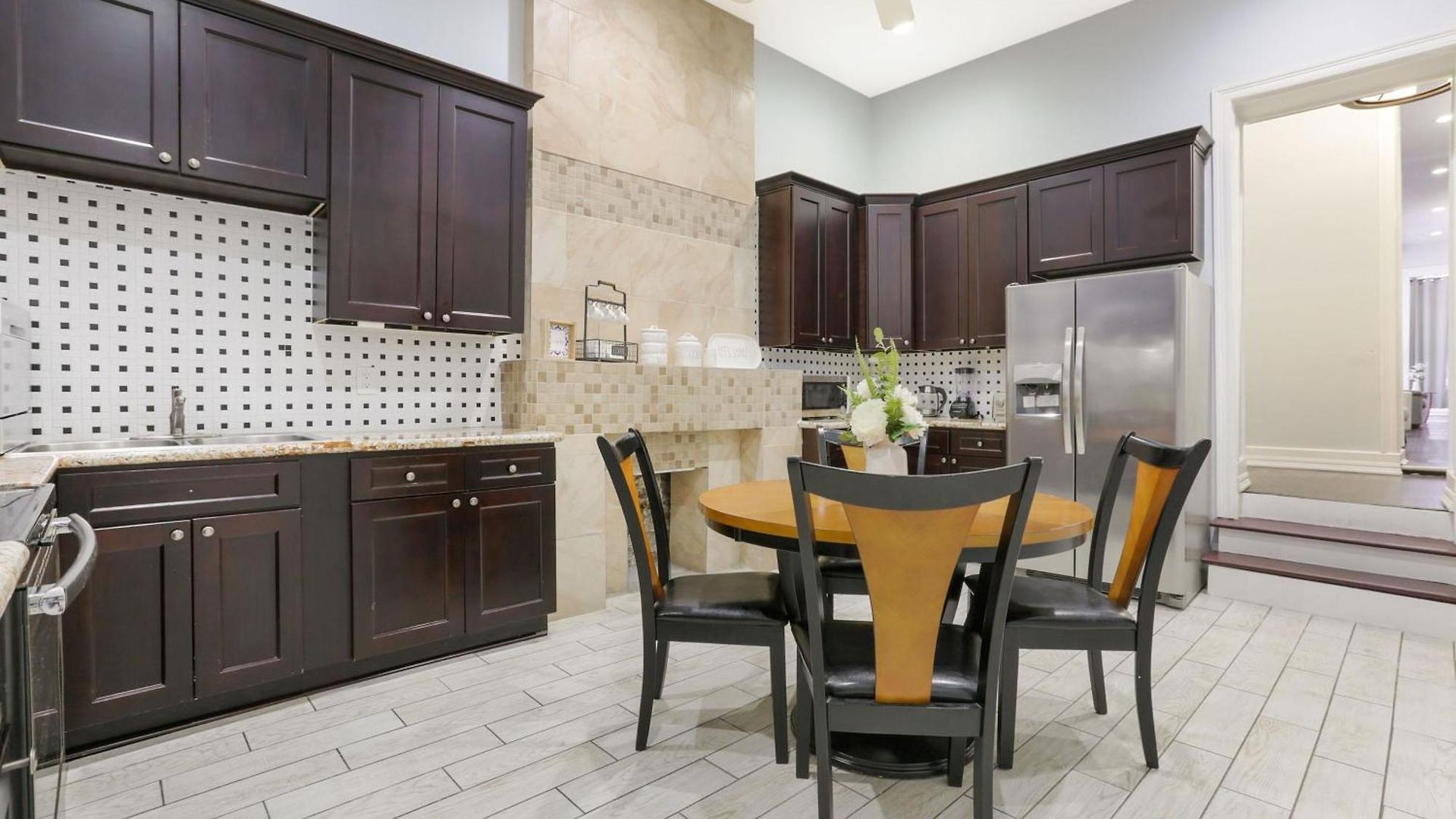 Spacious On Carondelet Street Close To The French Quarter *