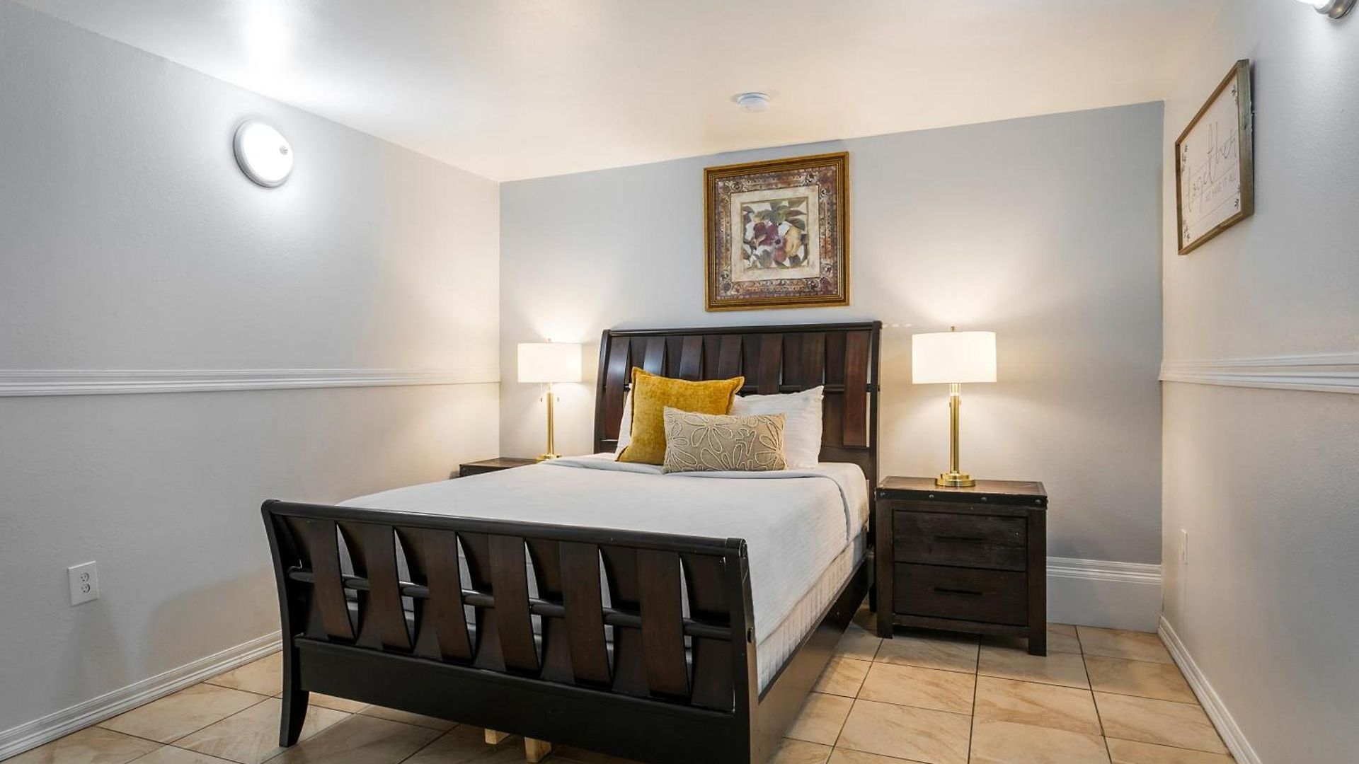 Spacious On Carondelet Street Close To The French Quarter *