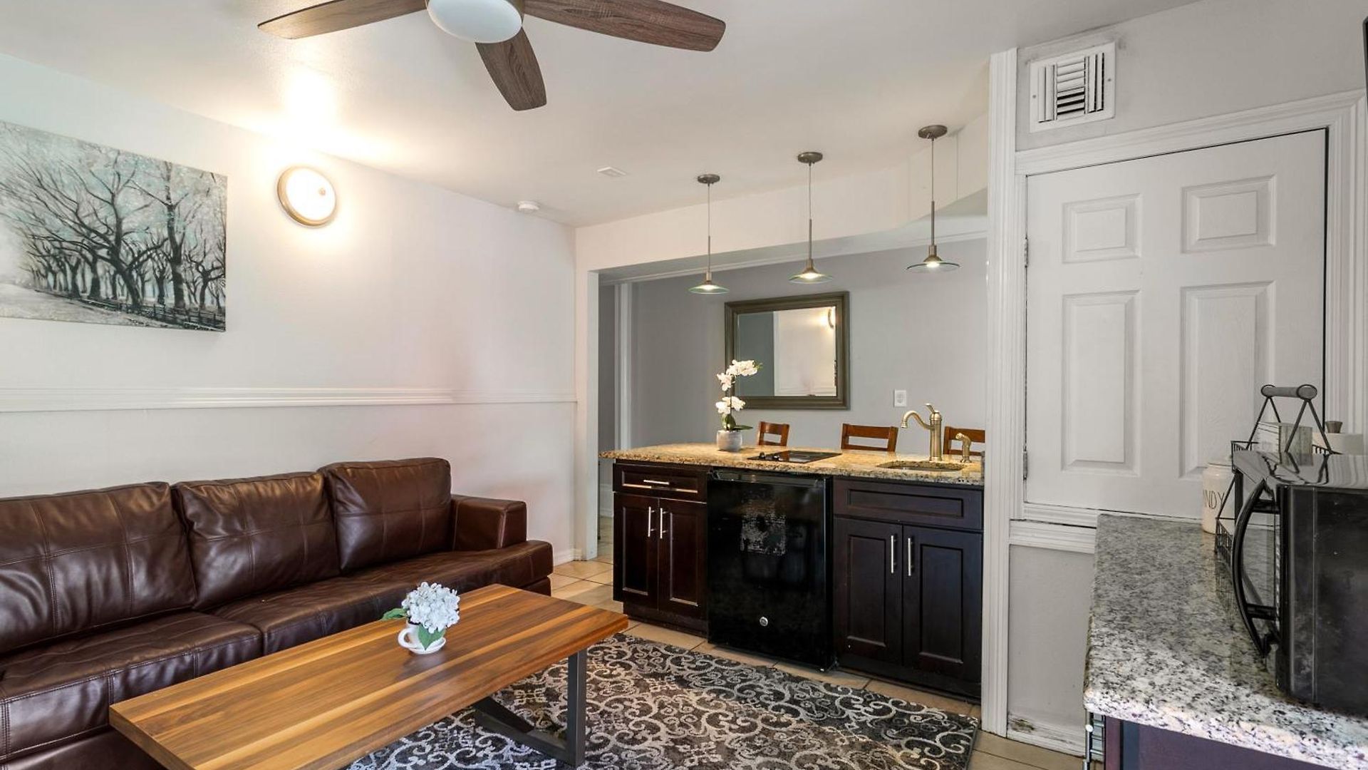 Apartment Spacious On Carondelet Street Close To The French Quarter *