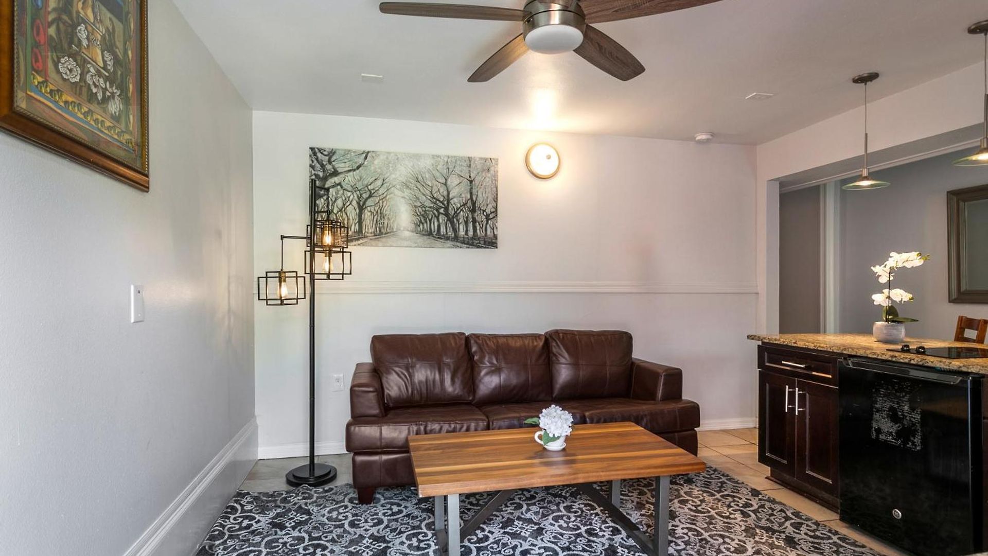 Spacious On Carondelet Street Close To The French Quarter *