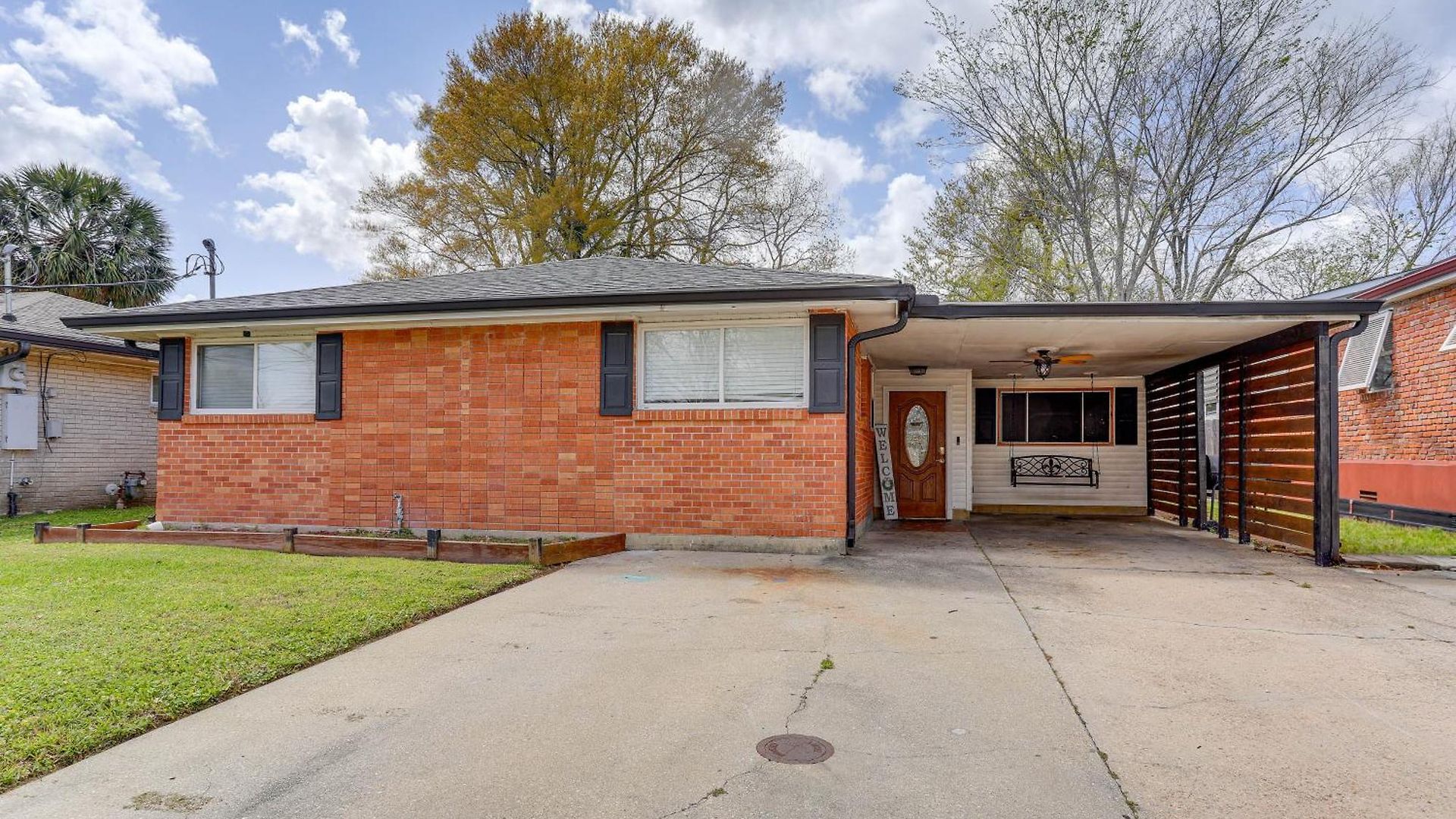 Fenced Backyard: Spacious Home! New Orleans