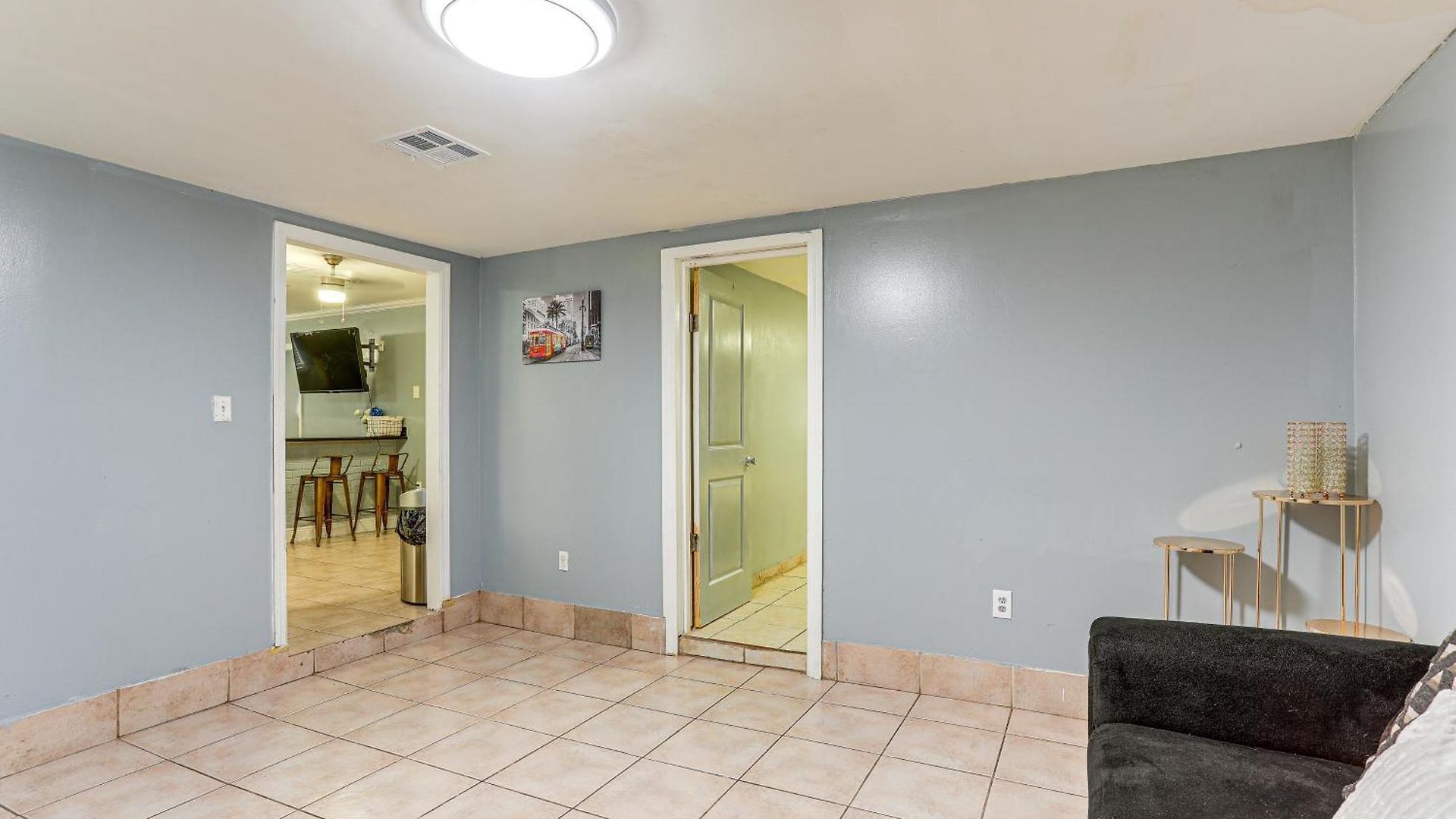 Fenced Backyard: Spacious Home! New Orleans