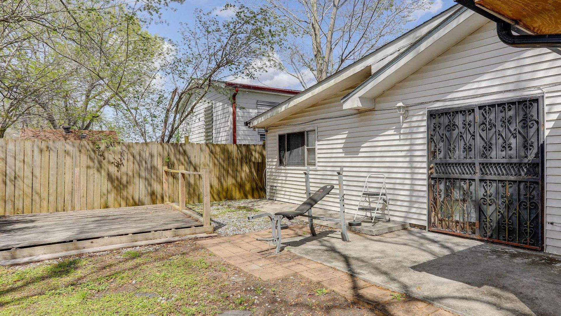 Holiday home Fenced Backyard: Spacious Home!