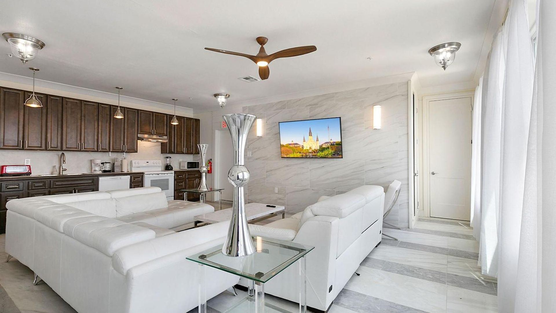 Stunning Close To French Quarter Apartment *