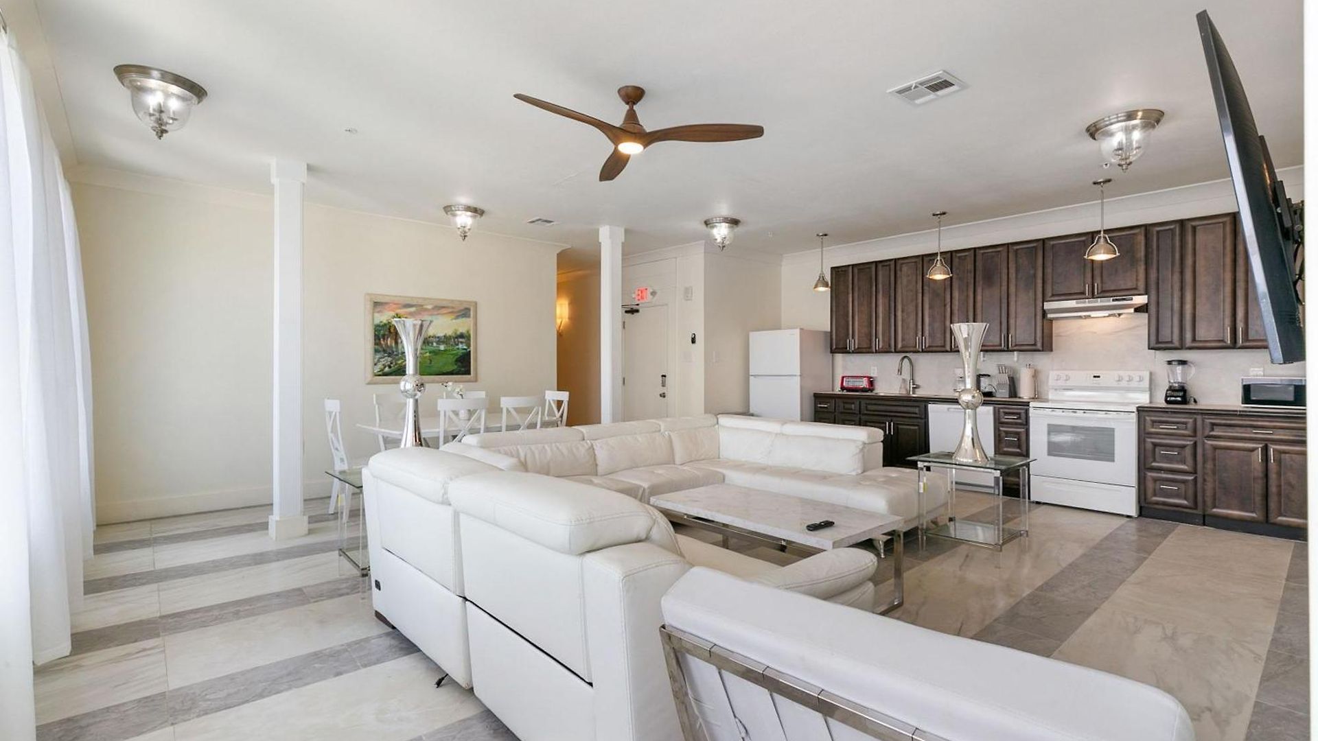 Stunning Close To French Quarter Apartment