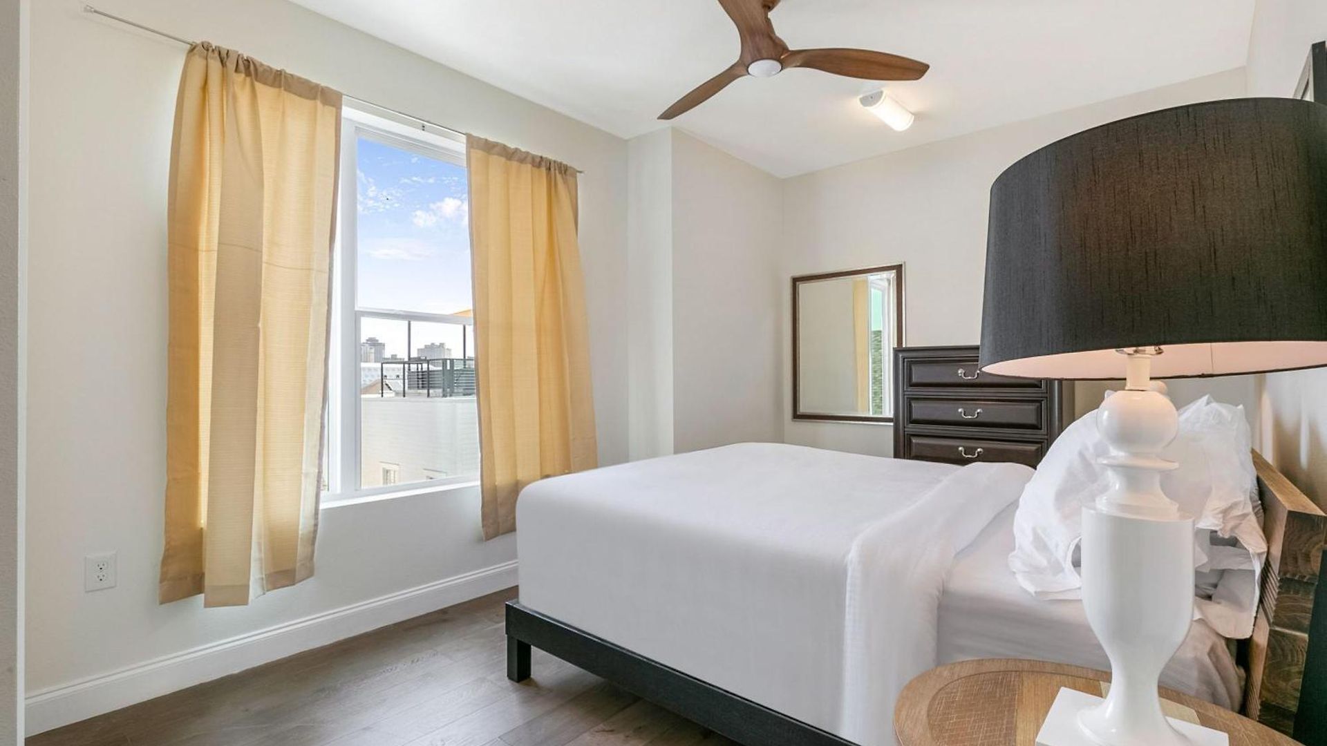 Stunning Close To French Quarter Apartment