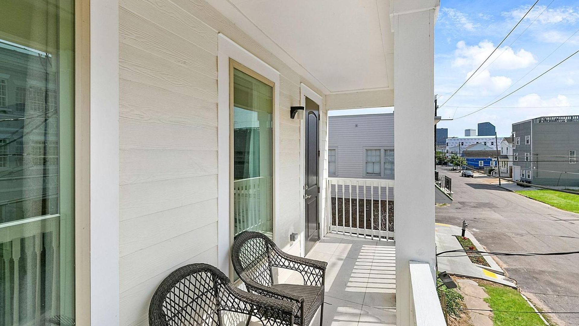 Stunning Close To French Quarter Apartment *