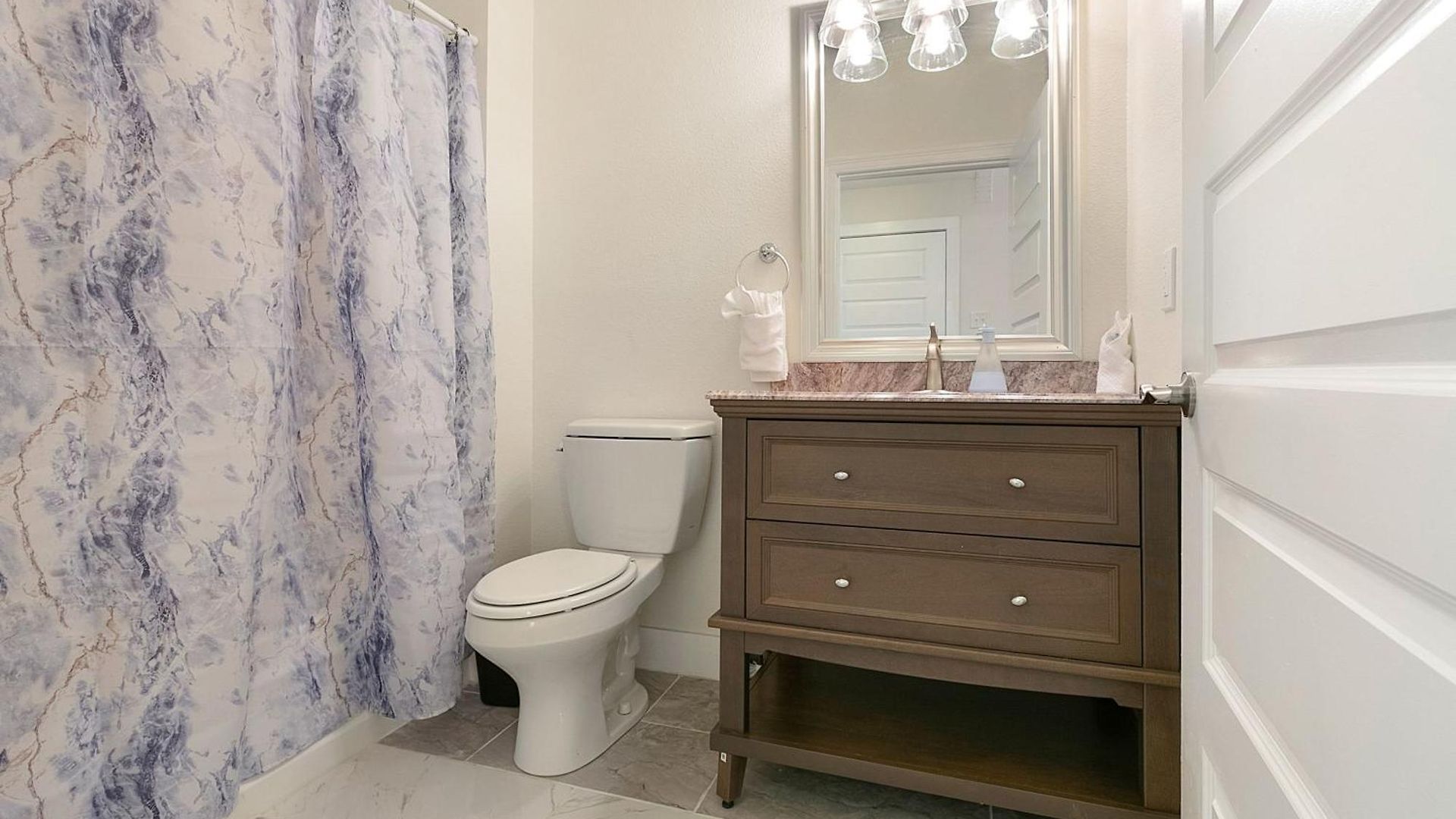 Stunning Close To French Quarter Apartment *
