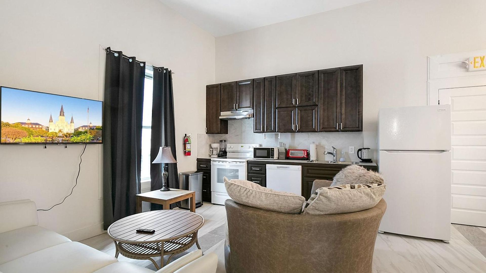 Stunning Close To French Quarter Apartment *
