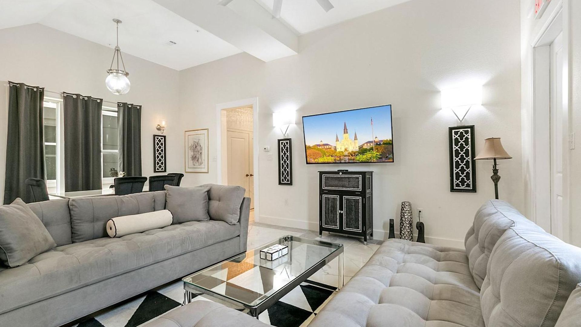 Stunning Close To French Quarter Apartment