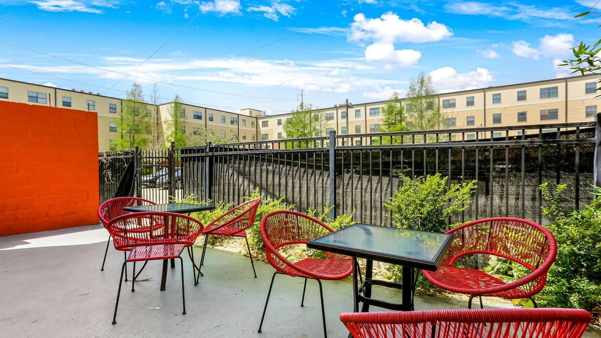Apartment Spacious On Carondelet Street Close To The French Quarter *