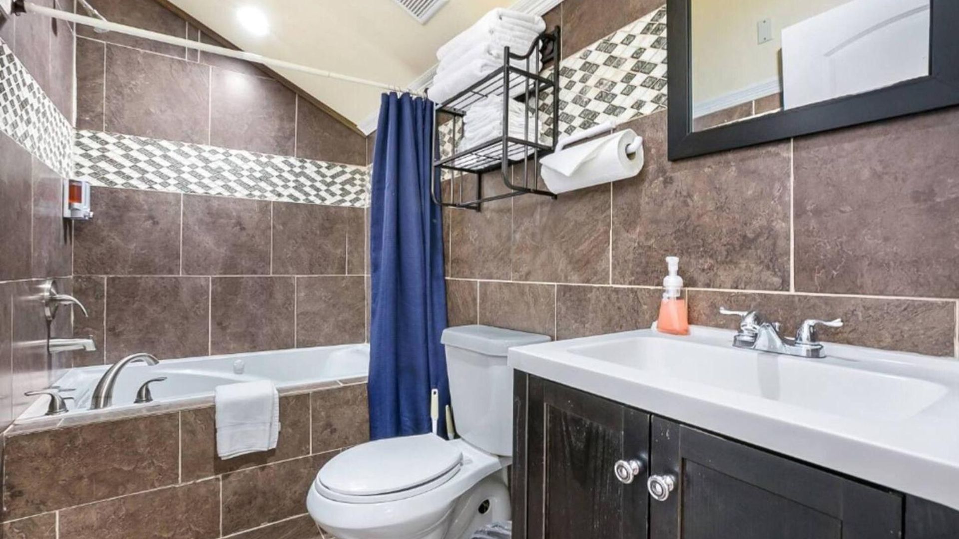 Spacious On Carondelet Street Close To The French Quarter Apartment New Orleans