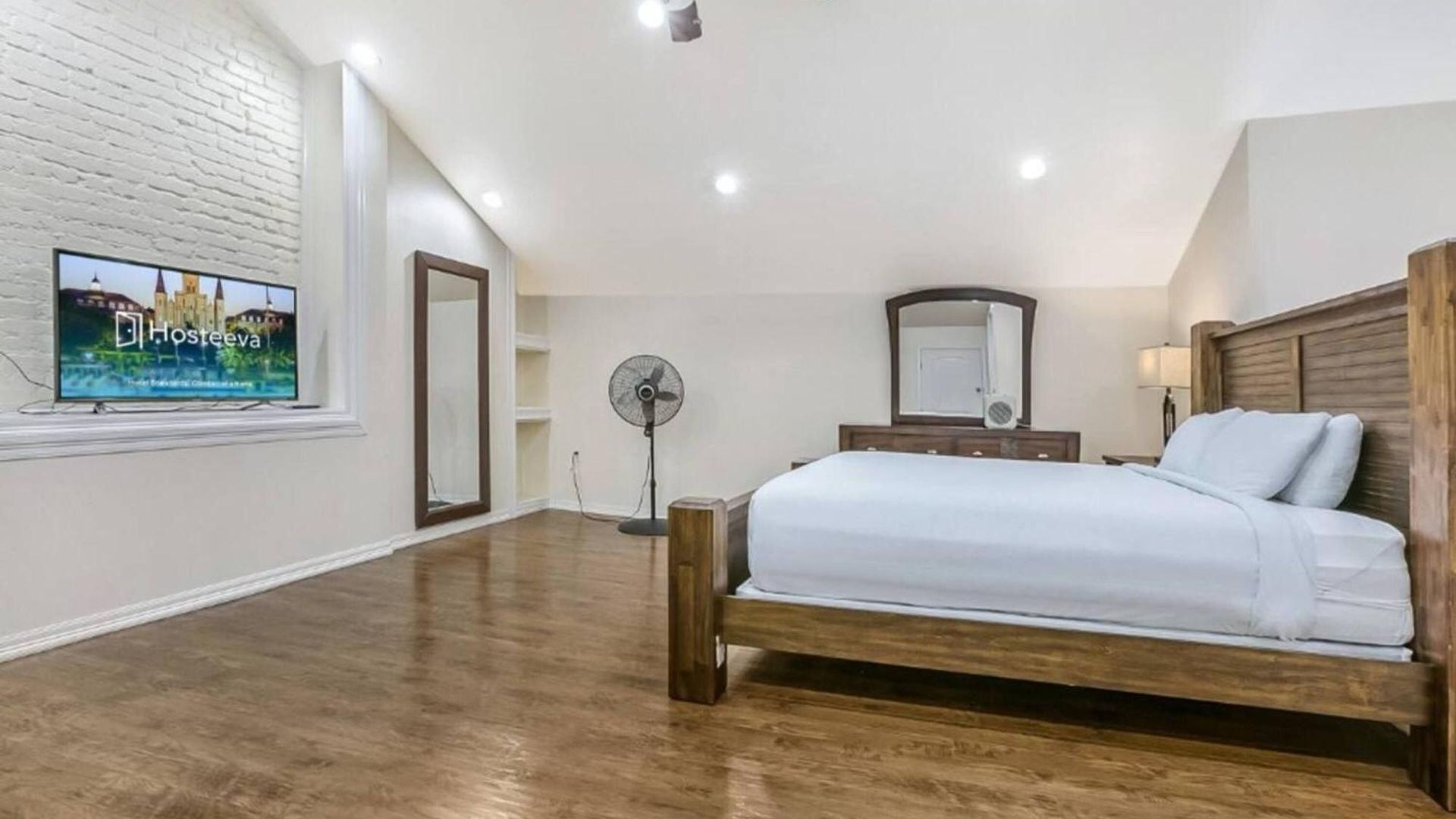 Spacious On Carondelet Street Close To The French Quarter * New Orleans