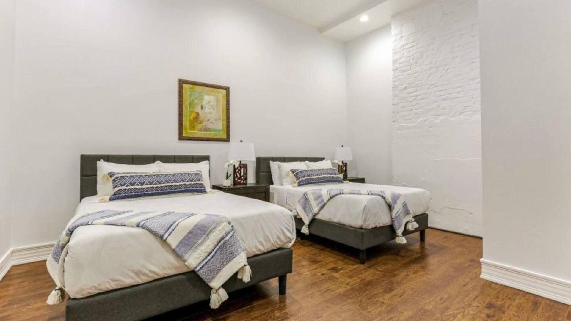 Spacious On Carondelet Street Close To The French Quarter *