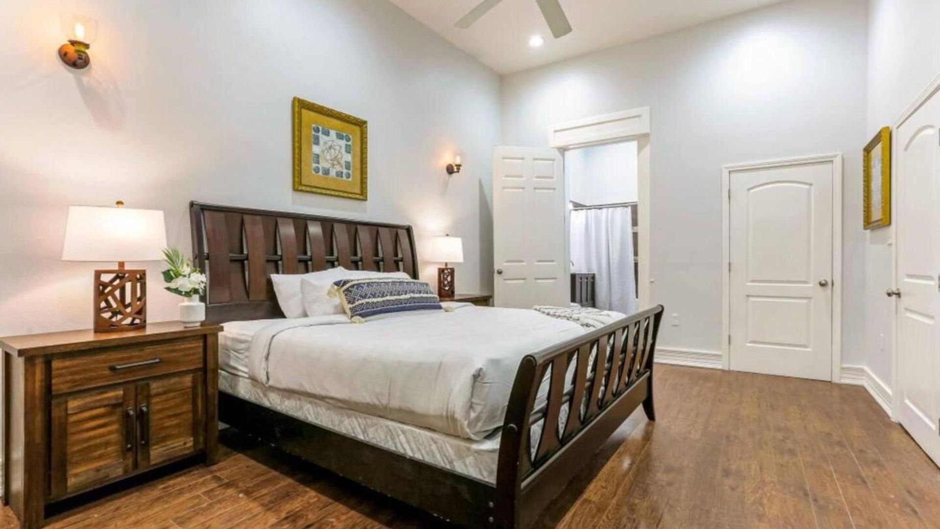 Spacious On Carondelet Street Close To The French Quarter *