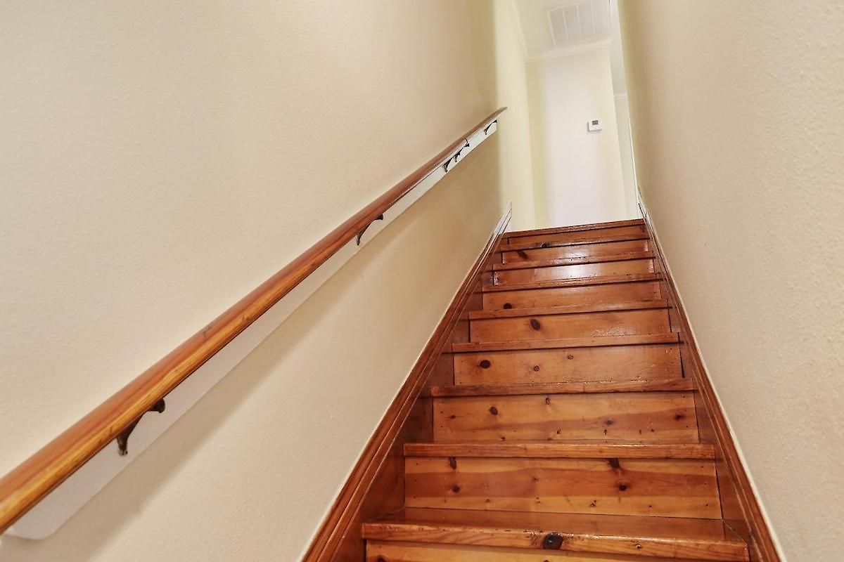 Cute 2bed 1 Bath 1half Bath, 7 Blocks From French Q Steps To Jazz Venues, Free Gated Parking Incl