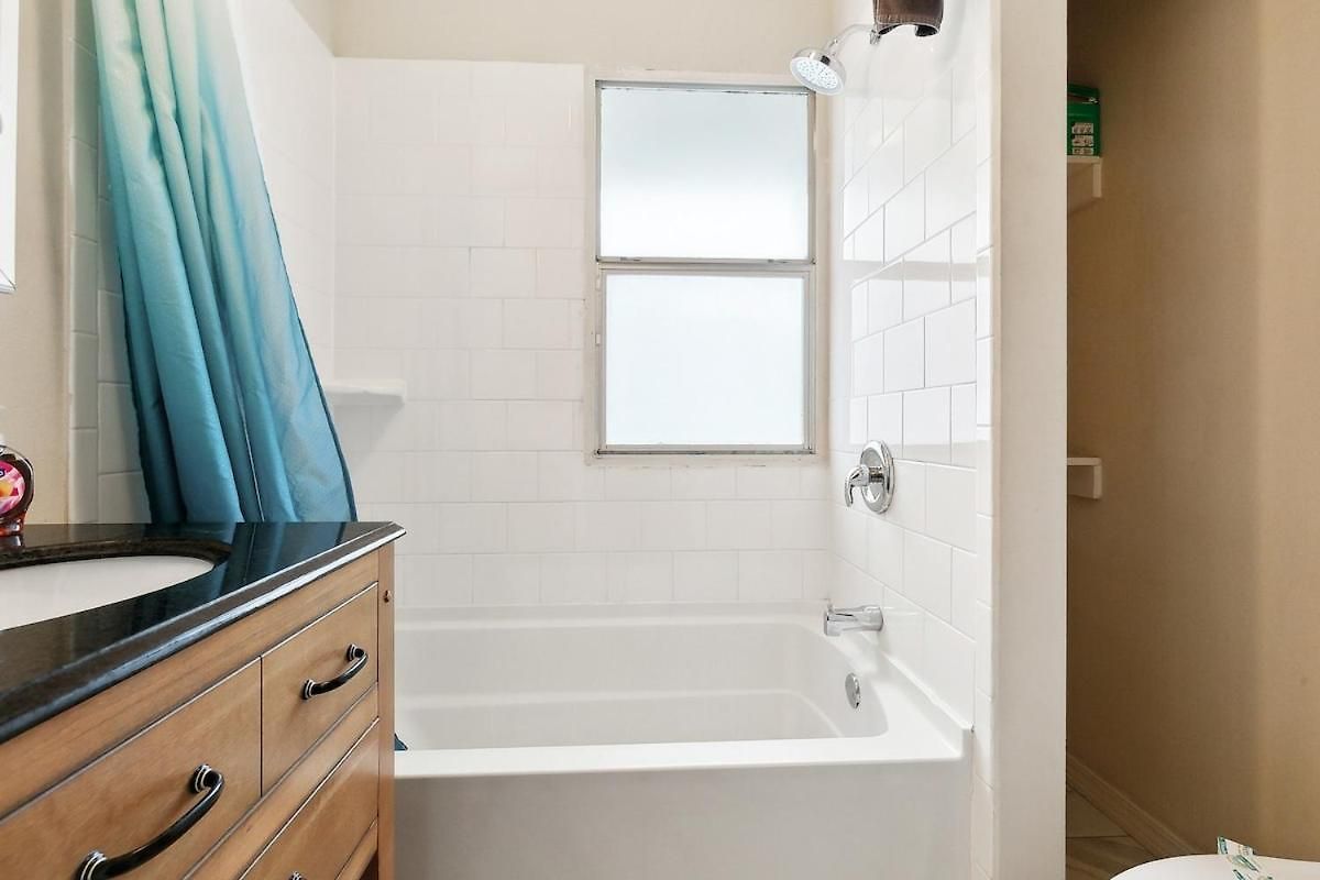 Cute 2bed 1 Bath 1half Bath, 7 Blocks From French Q Steps To Jazz Venues, Free Gated Parking Incl * New Orleans
