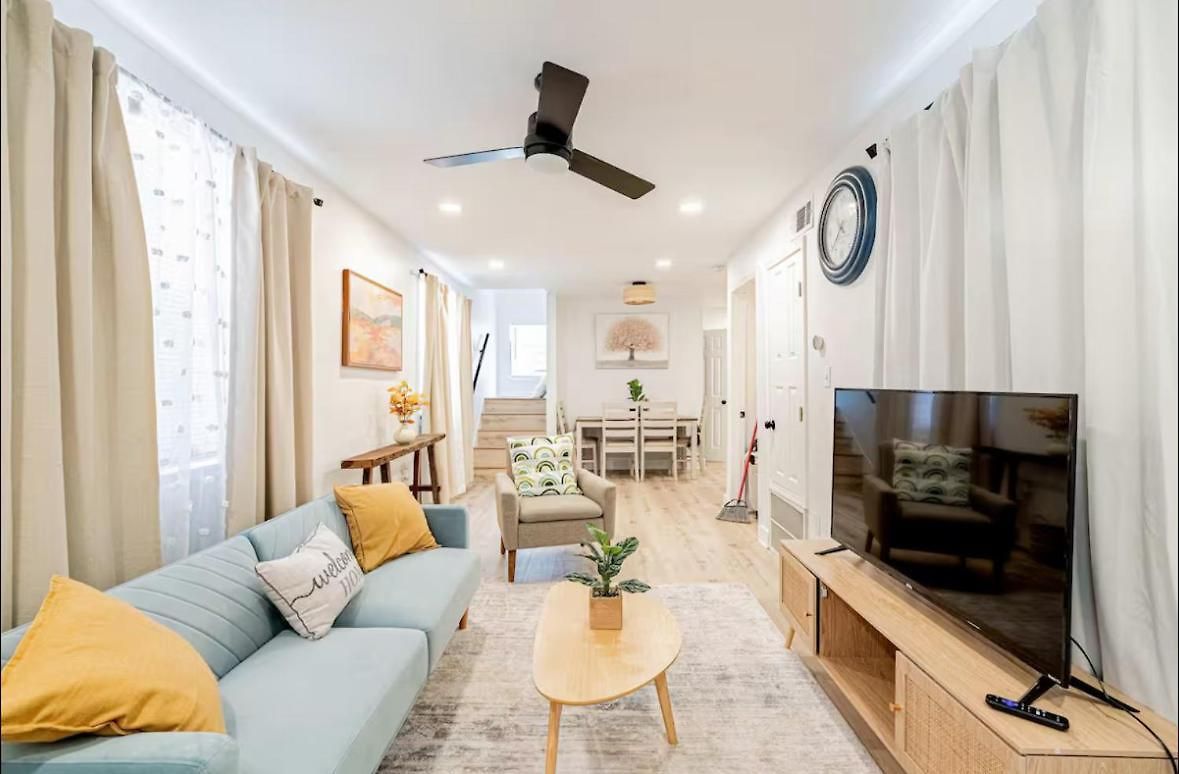 Mid Canal St 2 Bedroom Cute House *