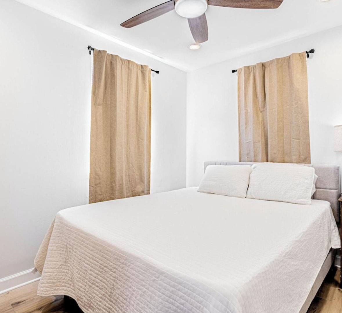 Mid Canal St 2 Bedroom Cute House Holiday home *
