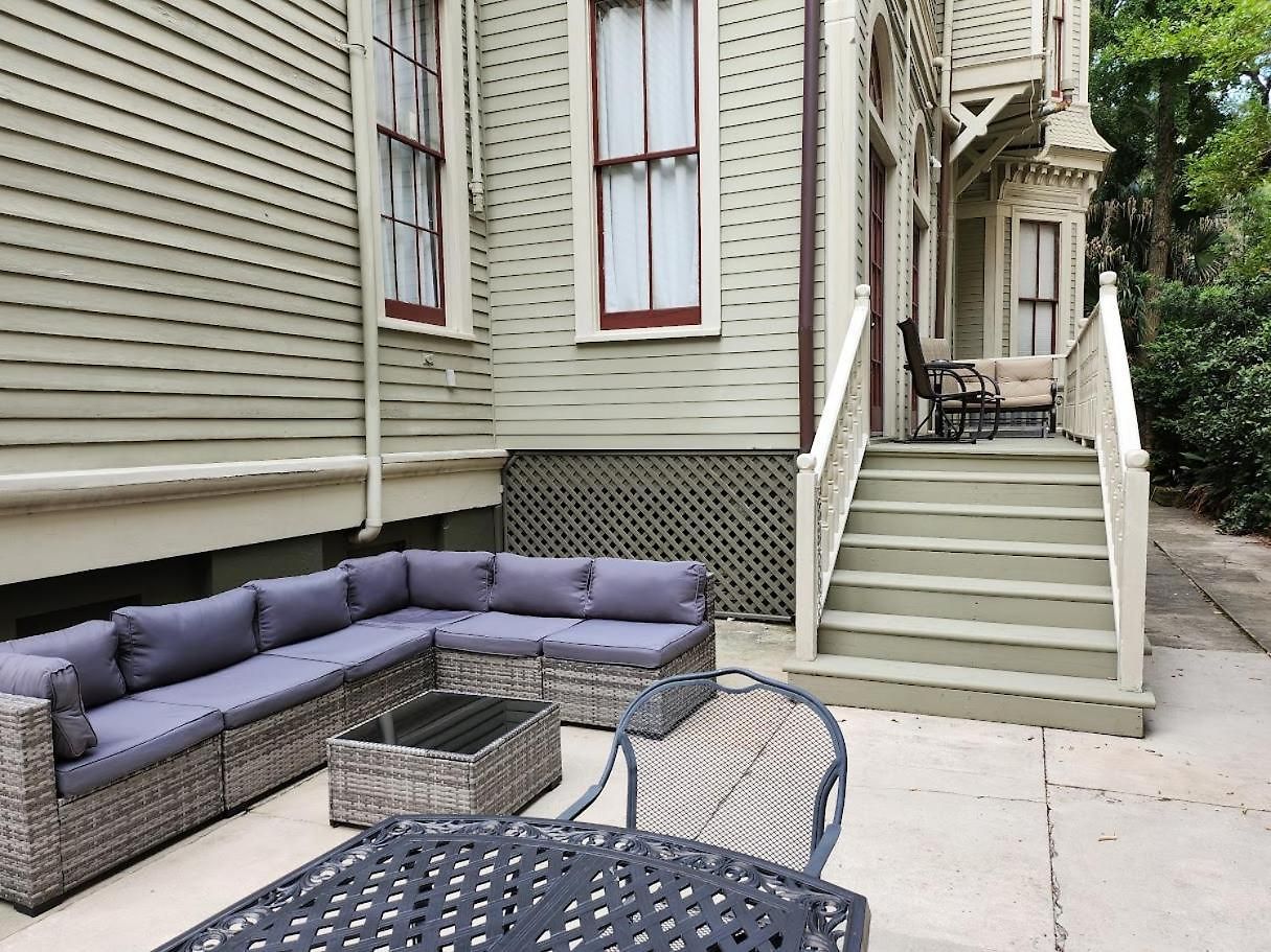 Apartment Walker Mansion On St Charles Ave - Unit 7 *