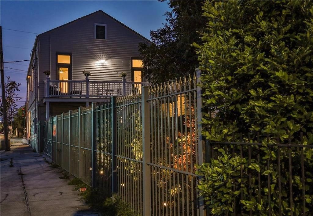 Elegant Garden District 4br