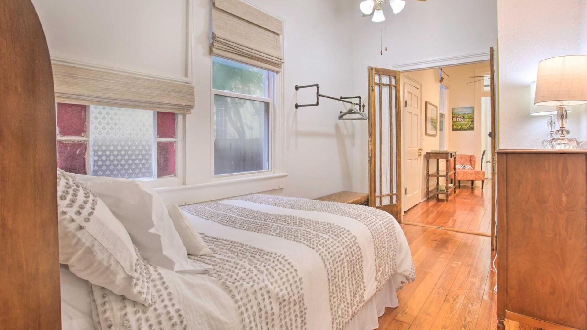 Perfect Location: Inviting Uptown Apt! *