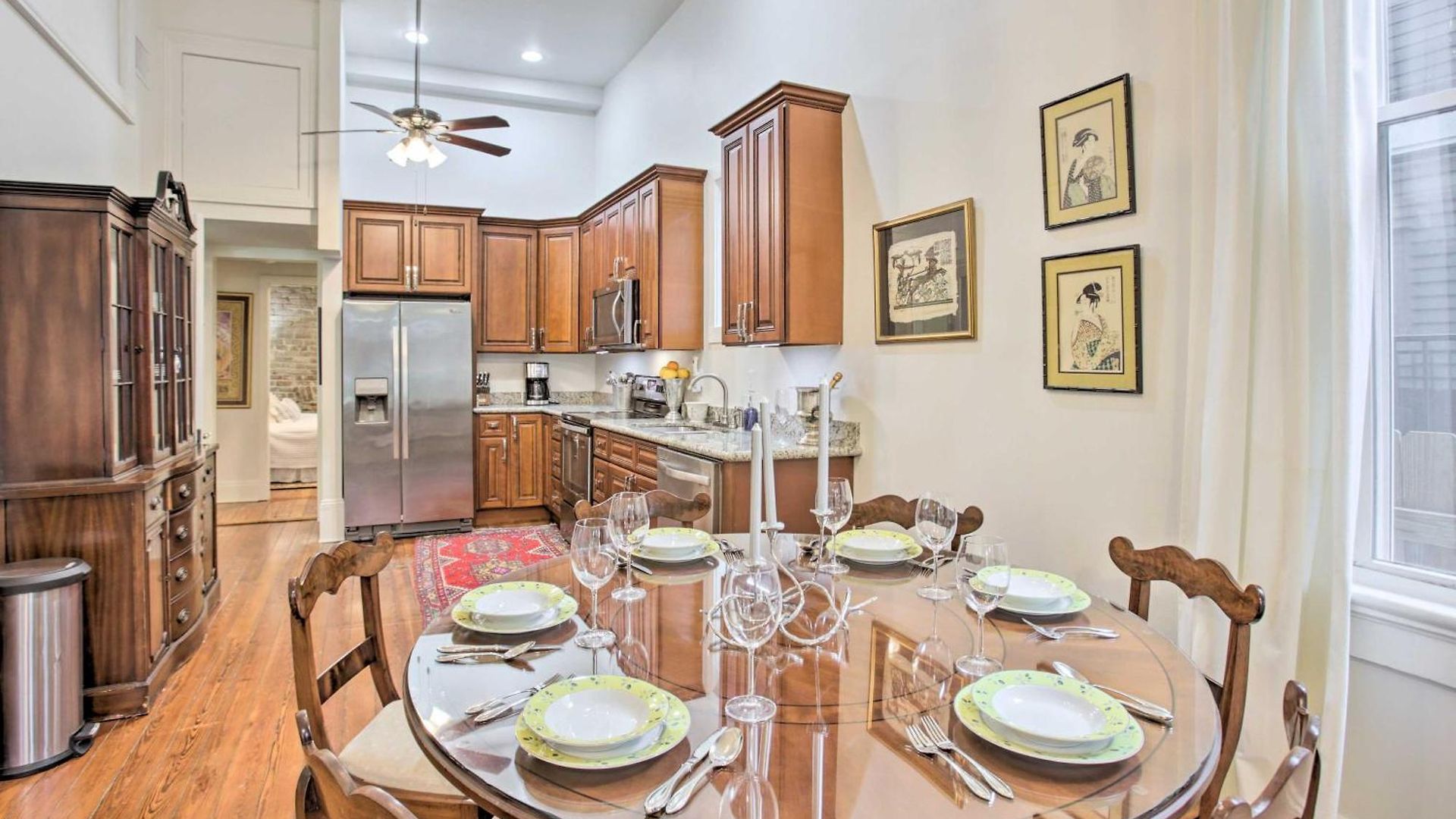 Perfect Location: Inviting Uptown Apt! Apartment *