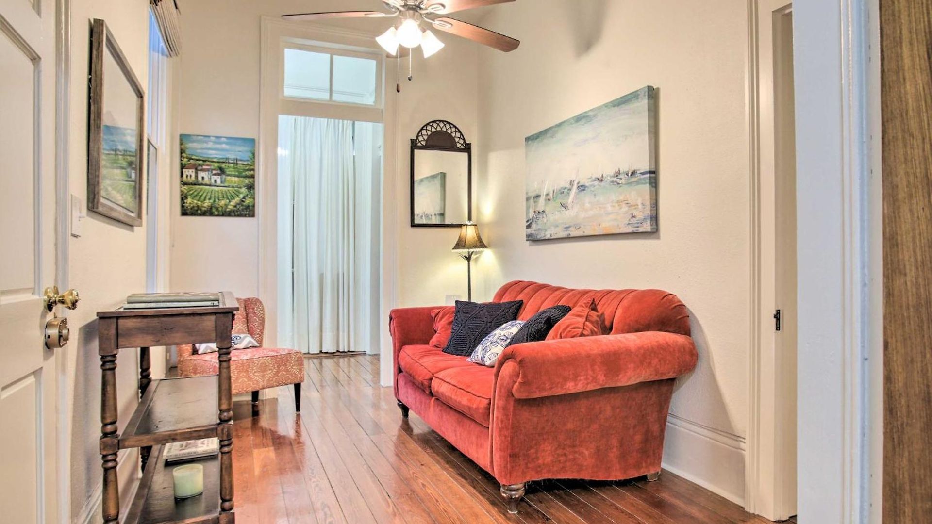 Perfect Location: Inviting Uptown Apt! *