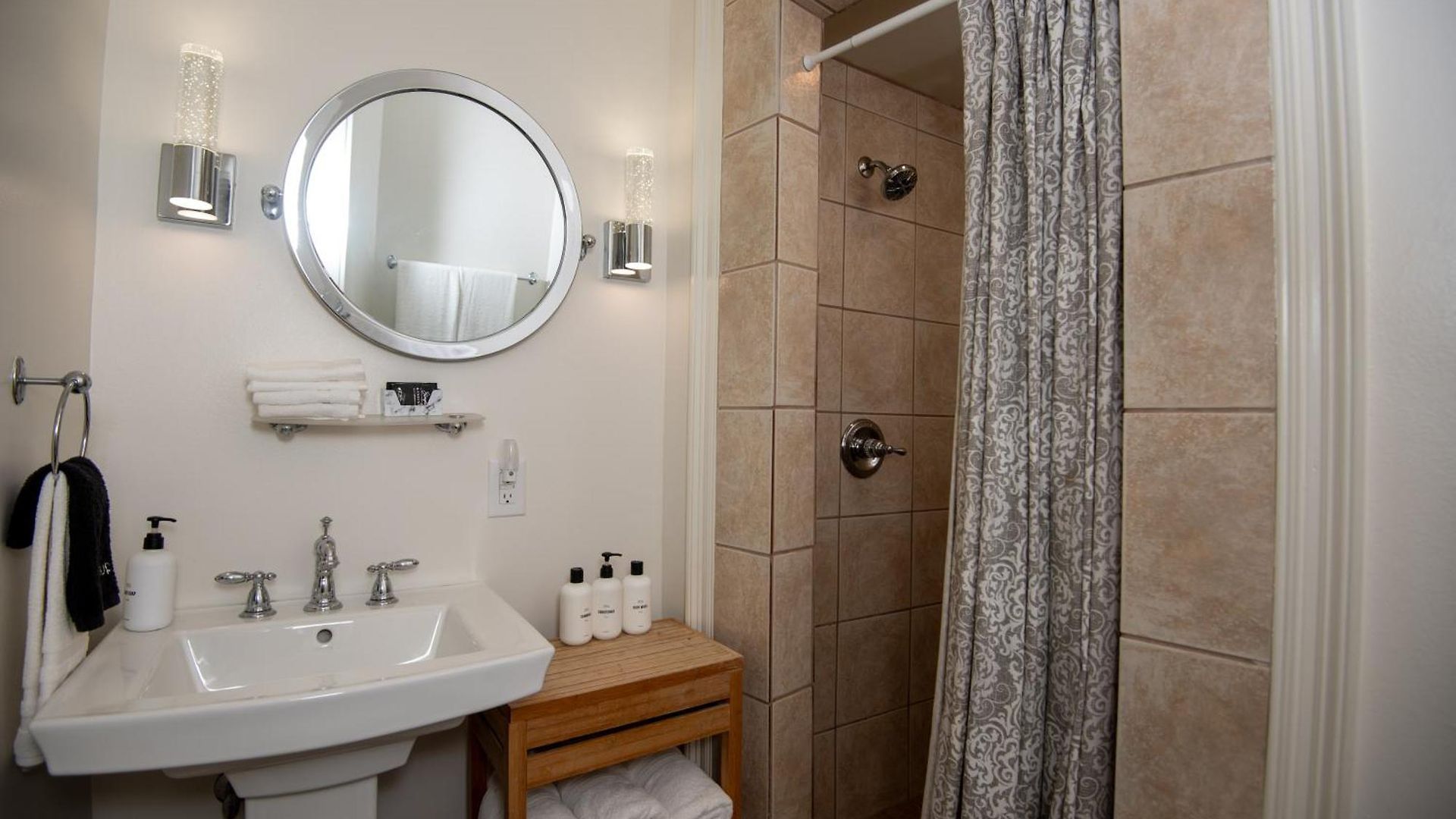 Engine 24 Firehouse Bed & Breakfast 3*