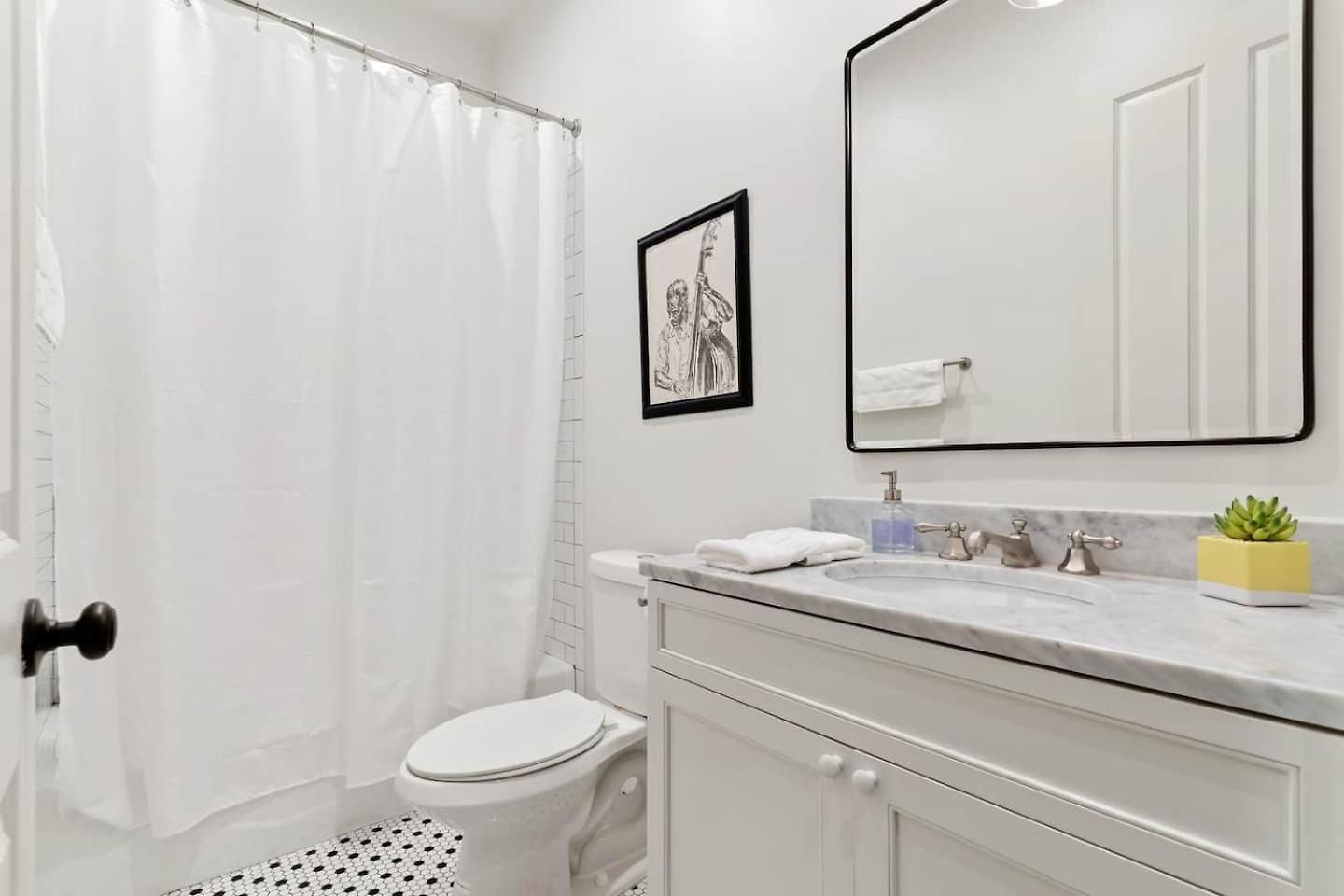 Group-friendly Nola Near Bourbon Hotel New Orleans