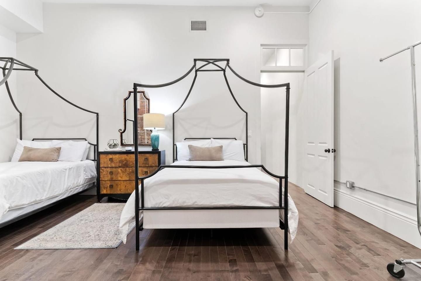 Group-friendly Nola Near Bourbon *