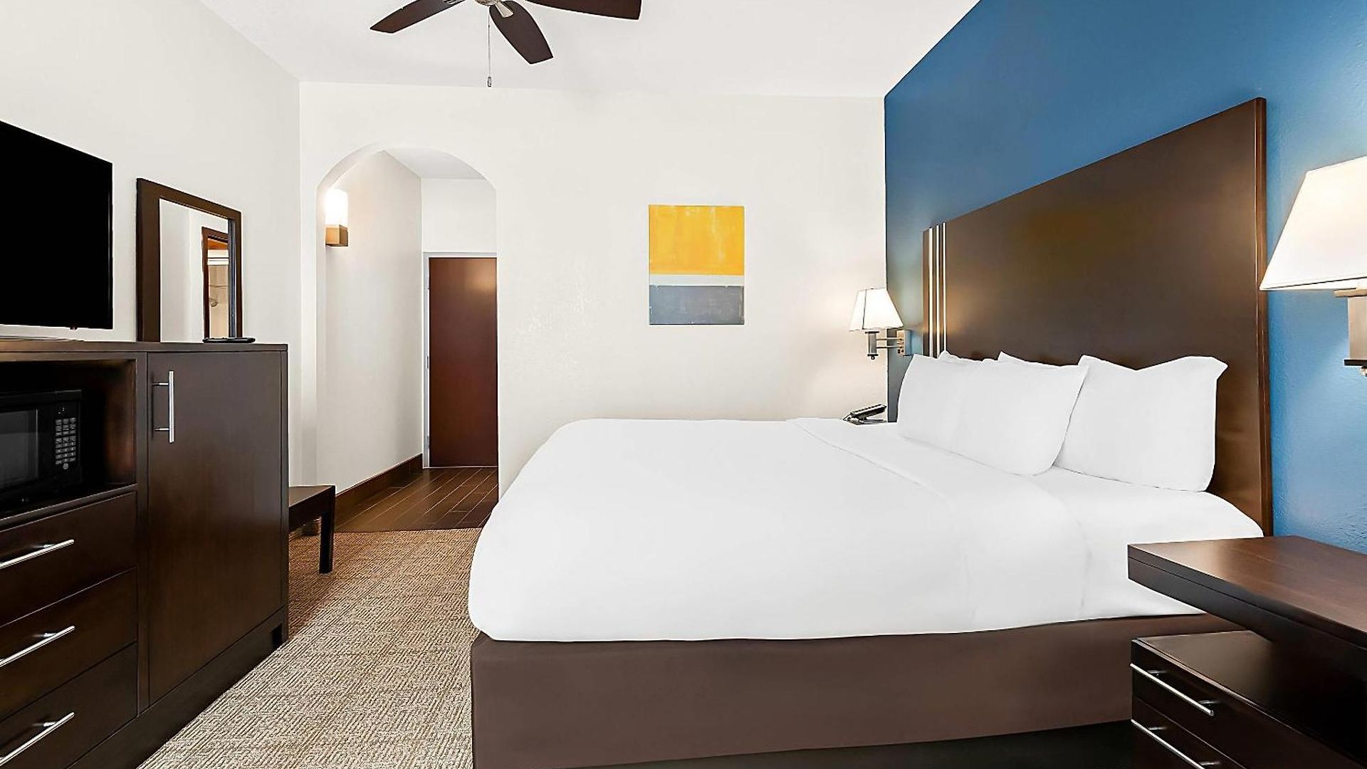 Comfort East Hotel 4*