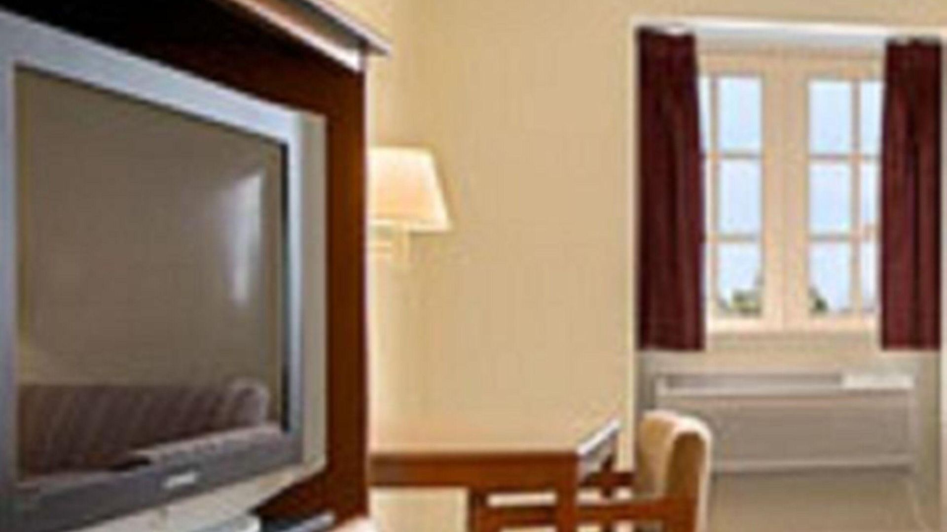 Super 8 By Wyndham Hotel 2*