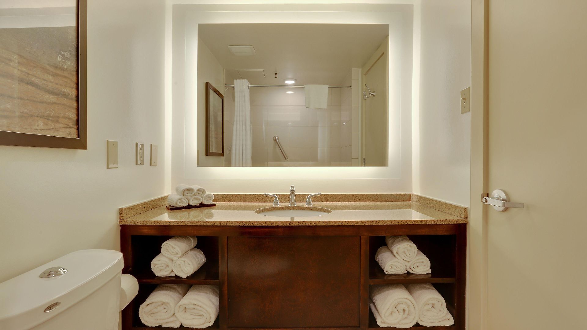 Hotel Embassy By Hilton Convention Center New Orleans