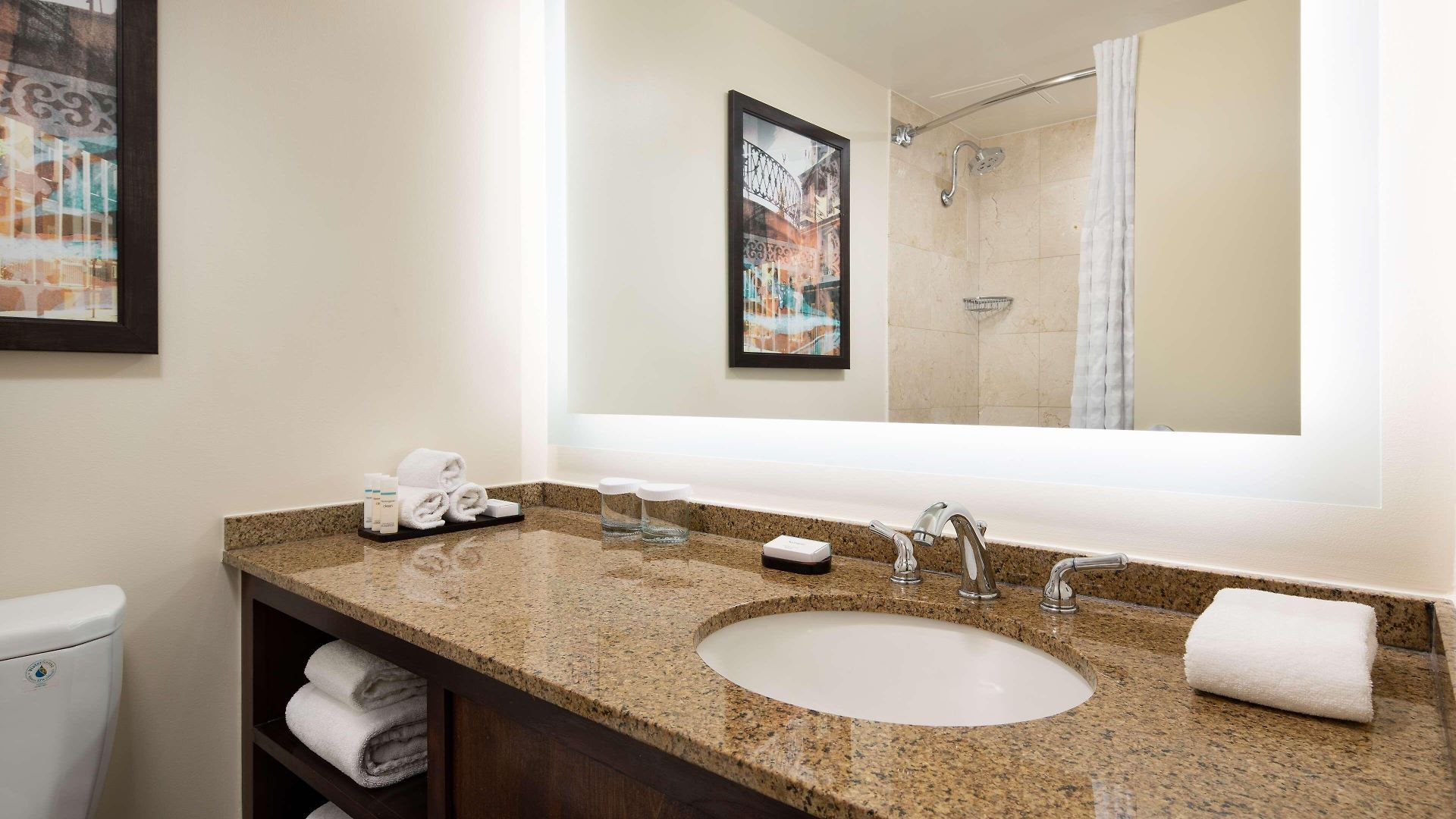 Embassy By Hilton Convention Center Hotel 3*
