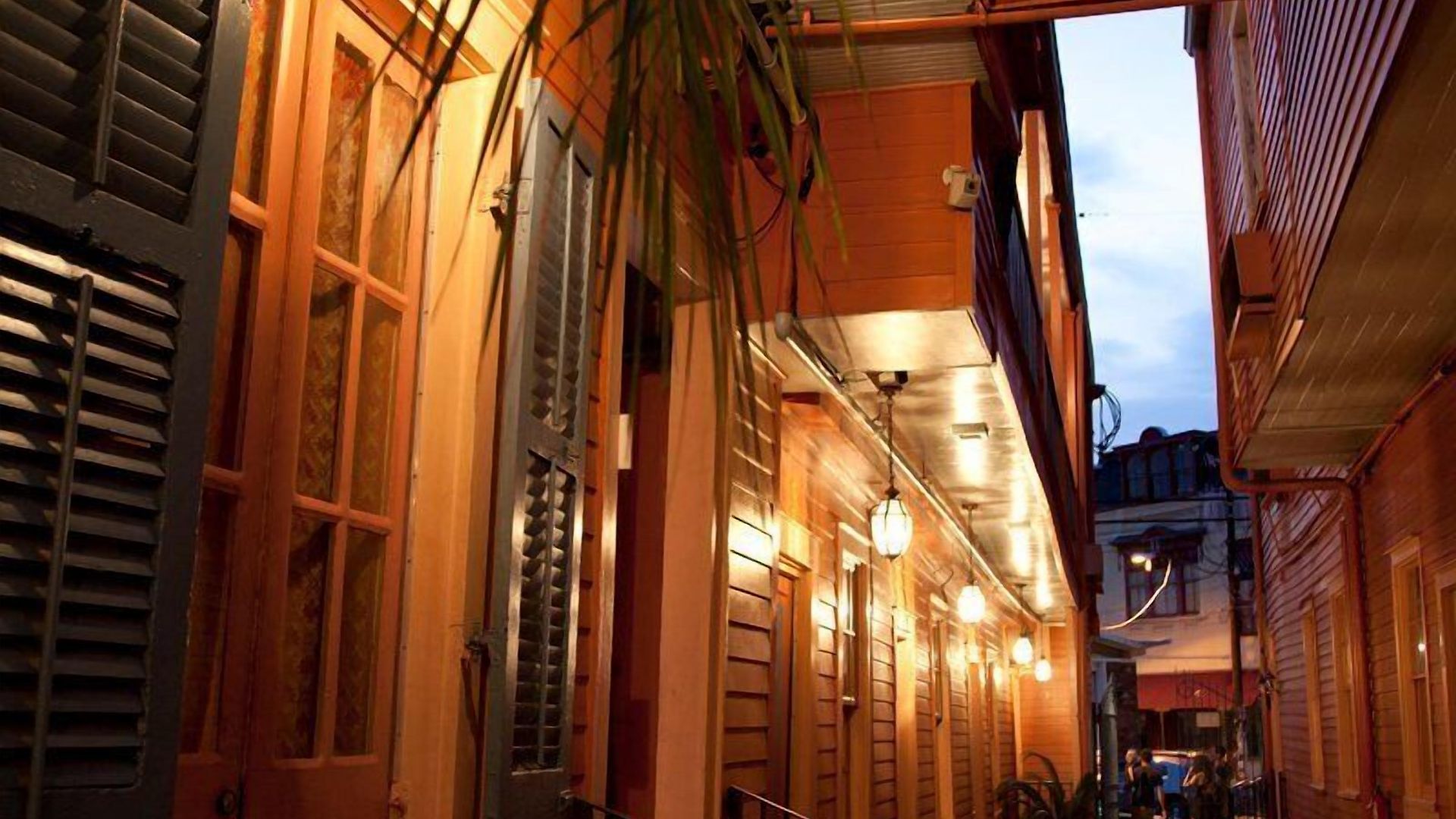 Frenchmen 3*