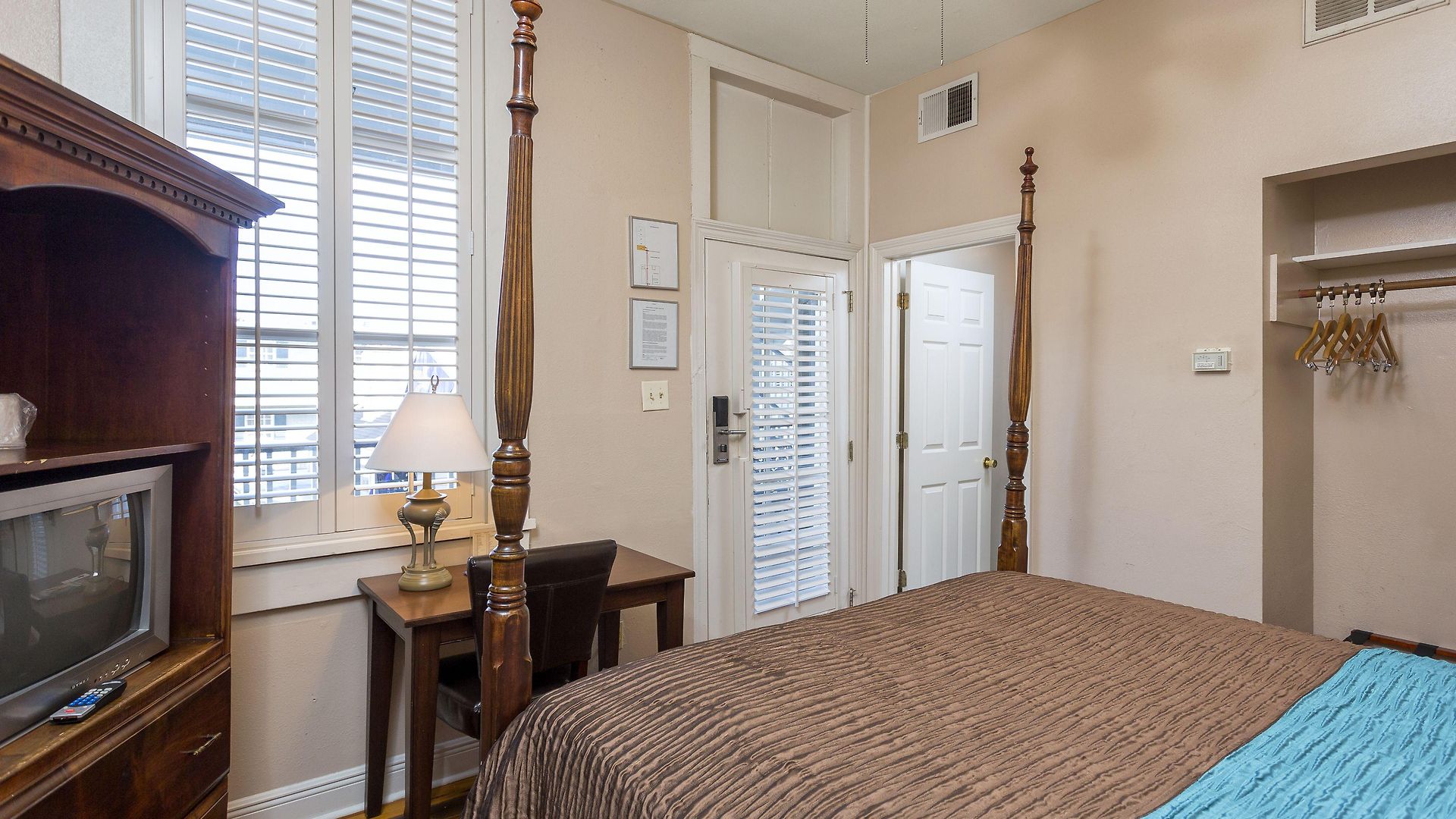 Courtyard By The French Quarter 3*