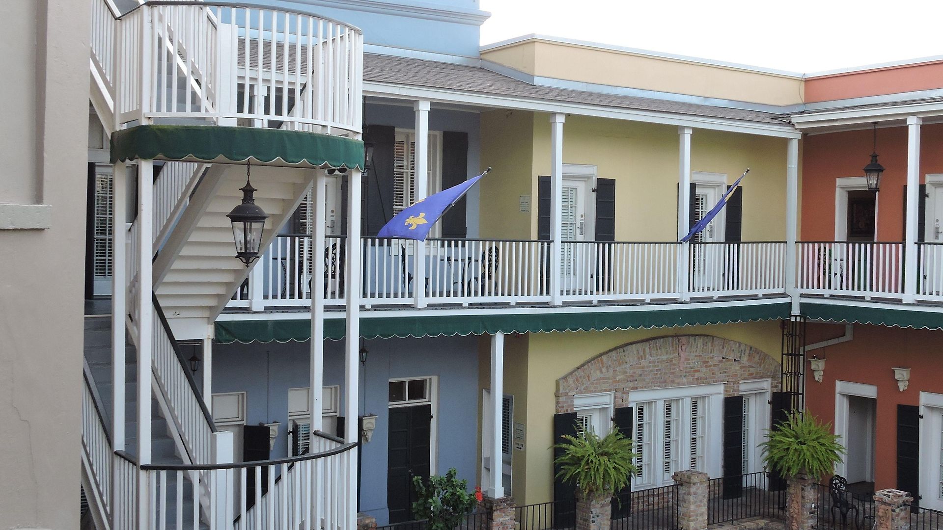 Courtyard By The French Quarter Hotel
