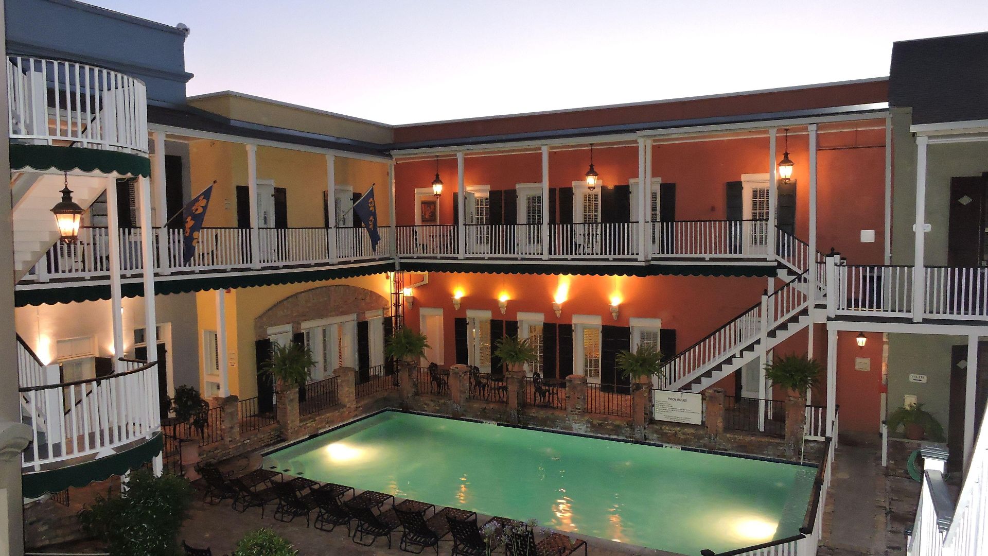 Courtyard By The French Quarter Hotel 3*