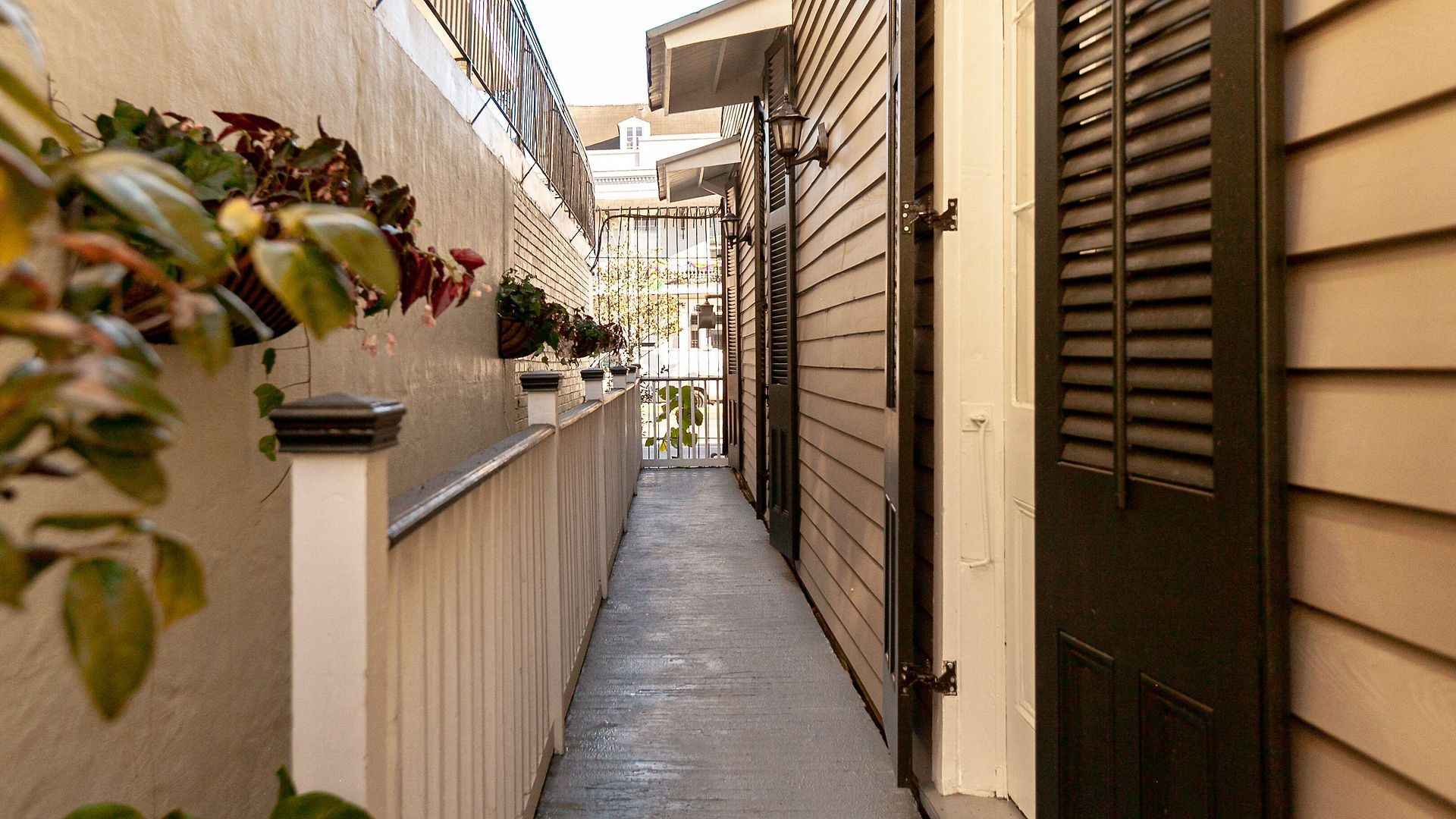 Courtyard By The French Quarter Hotel New Orleans