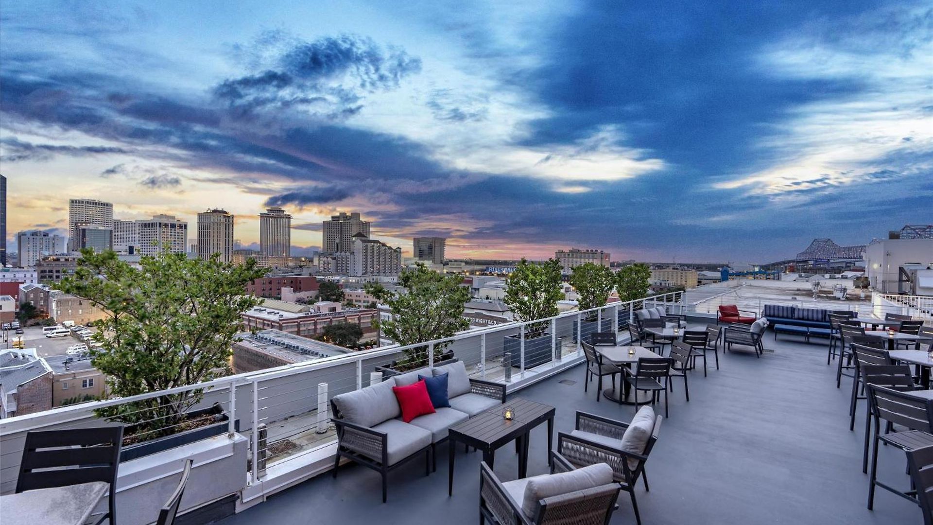 The Higgins New Orleans, Curio Collection By Hilton Hotel 4*