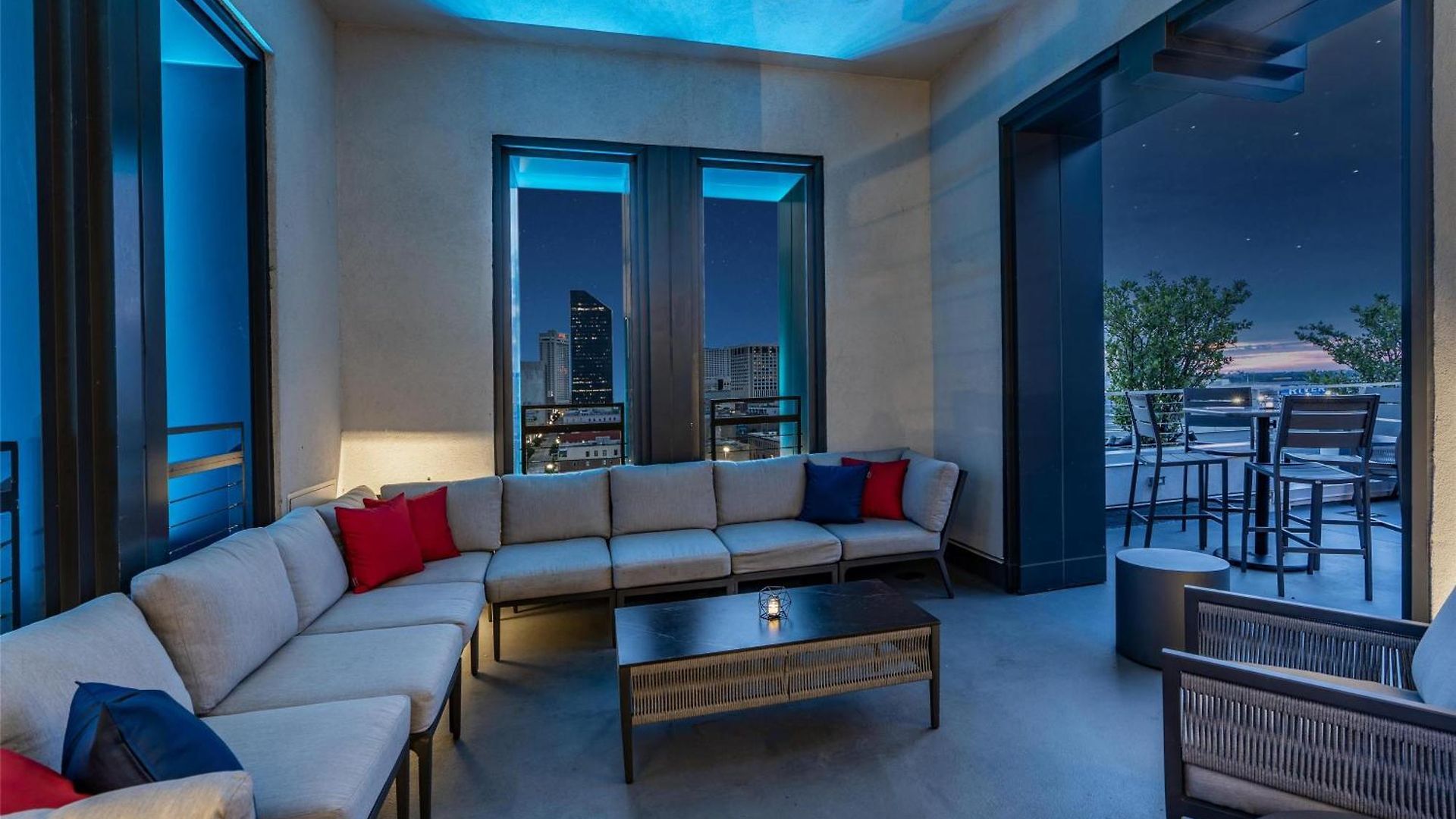 The Higgins New Orleans, Curio Collection By Hilton New Orleans