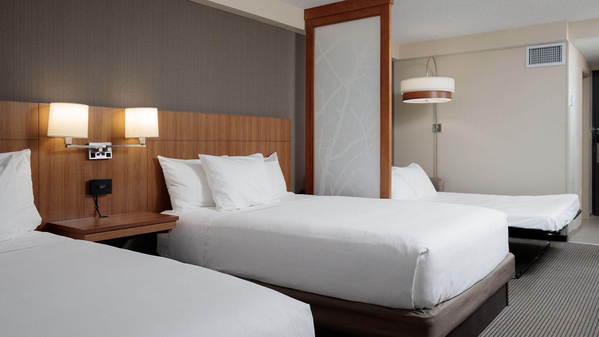 Hyatt Place Convention Center 3*
