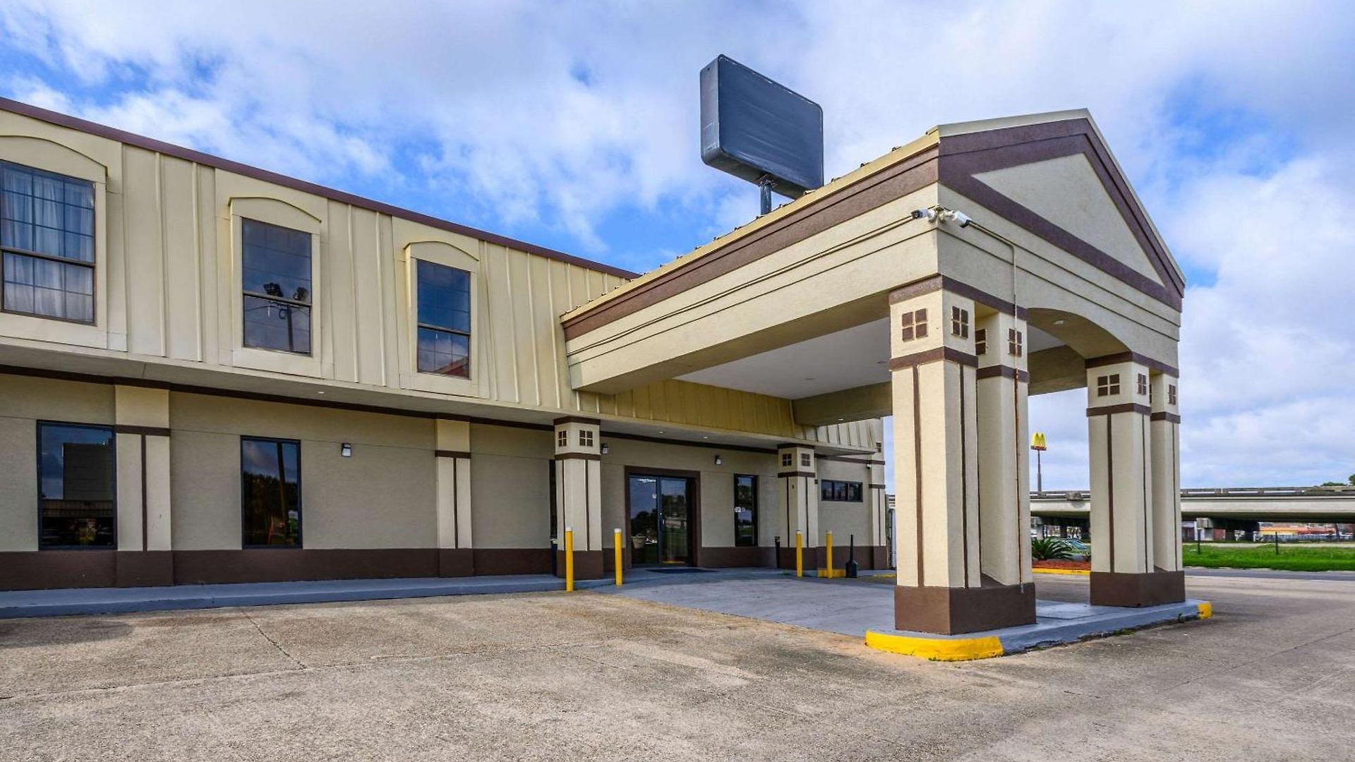 Hotel Quality I-10 East 3*