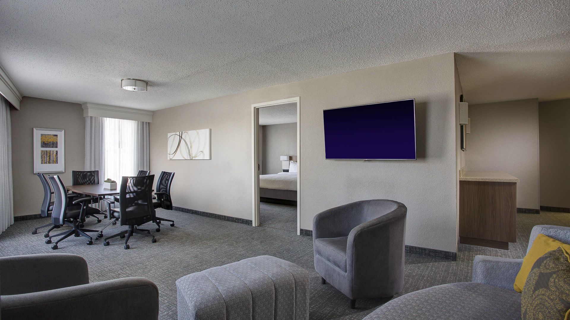 Courtyard By Marriott Warehouse Arts District Hotel 3*