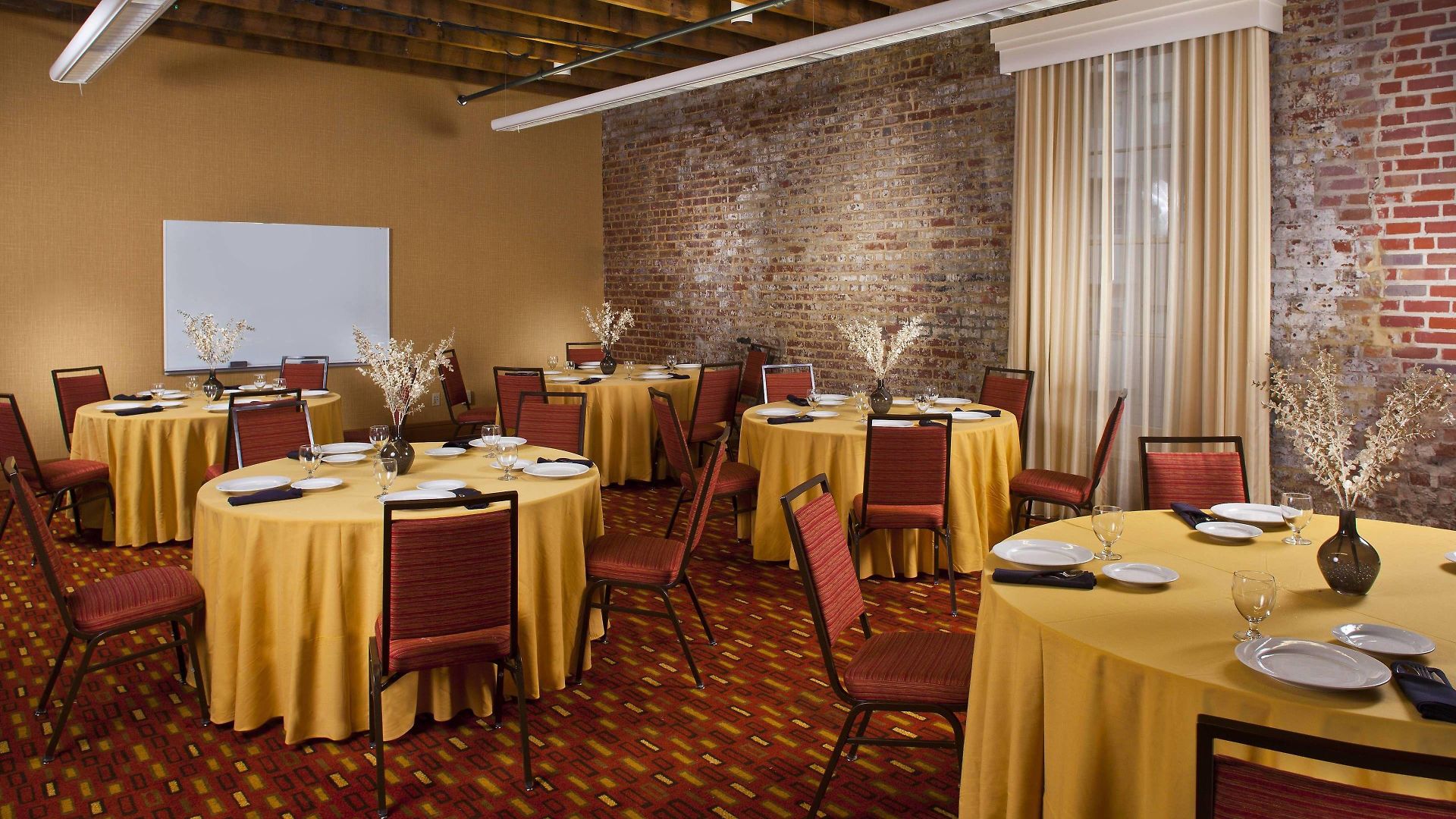 Courtyard By Marriott Warehouse Arts District Hotel New Orleans